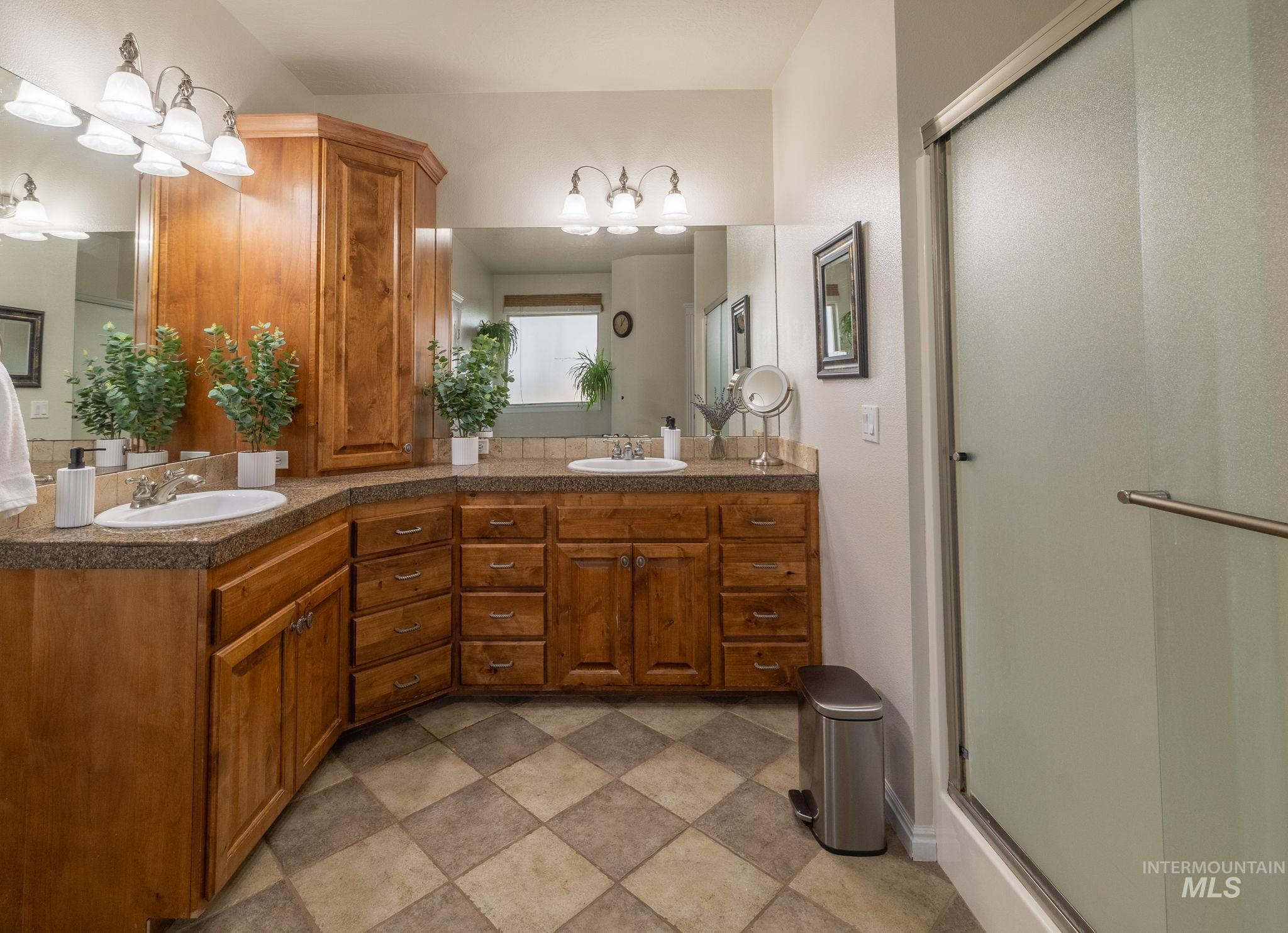 8798 W FIRCREST DR, Boise, Idaho 83704, 4 Bedrooms, 3.5 Bathrooms, Residential For Sale, Price $775,000,MLS 98983655