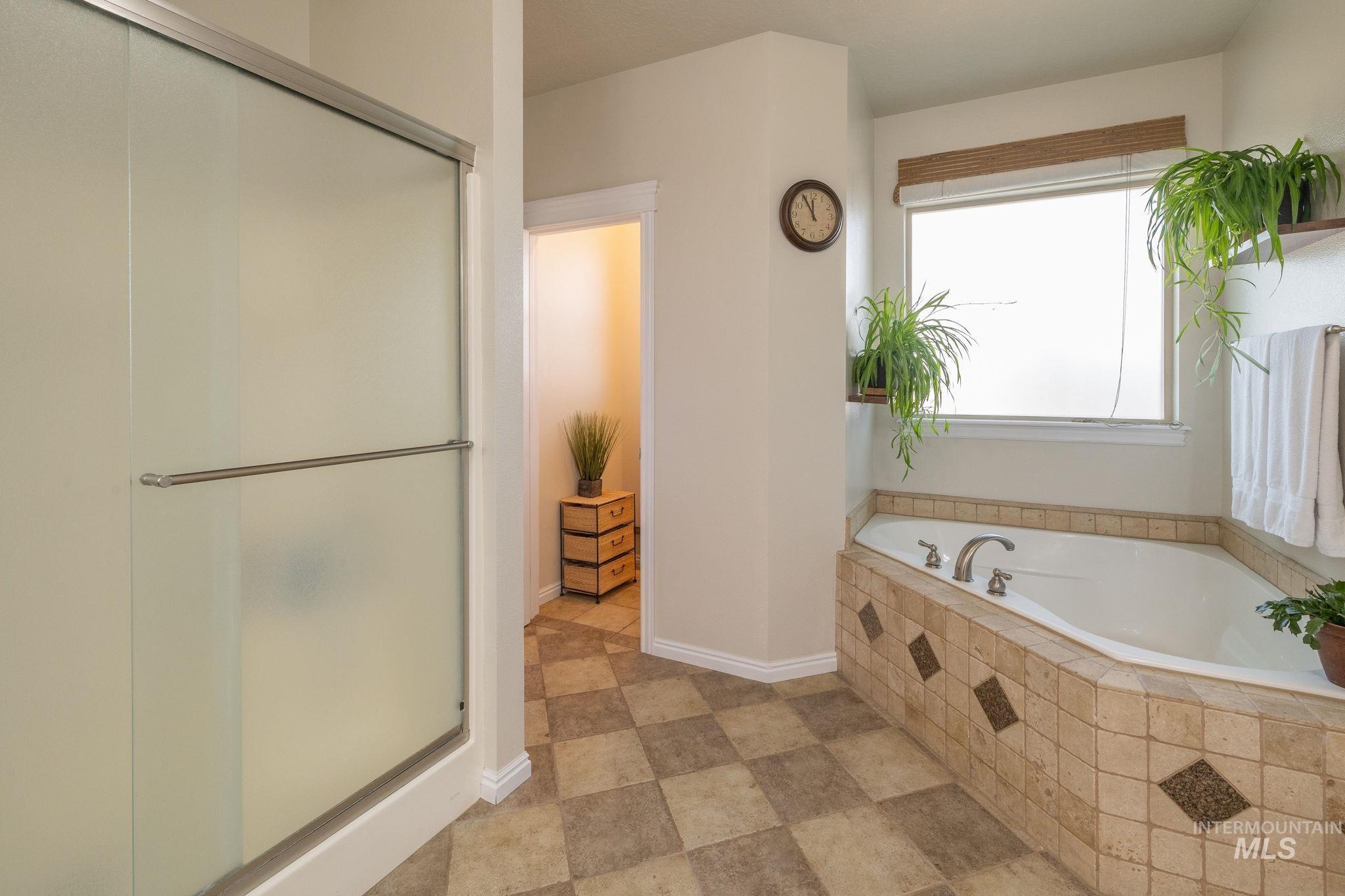 8798 W FIRCREST DR, Boise, Idaho 83704, 4 Bedrooms, 3.5 Bathrooms, Residential For Sale, Price $775,000,MLS 98983655