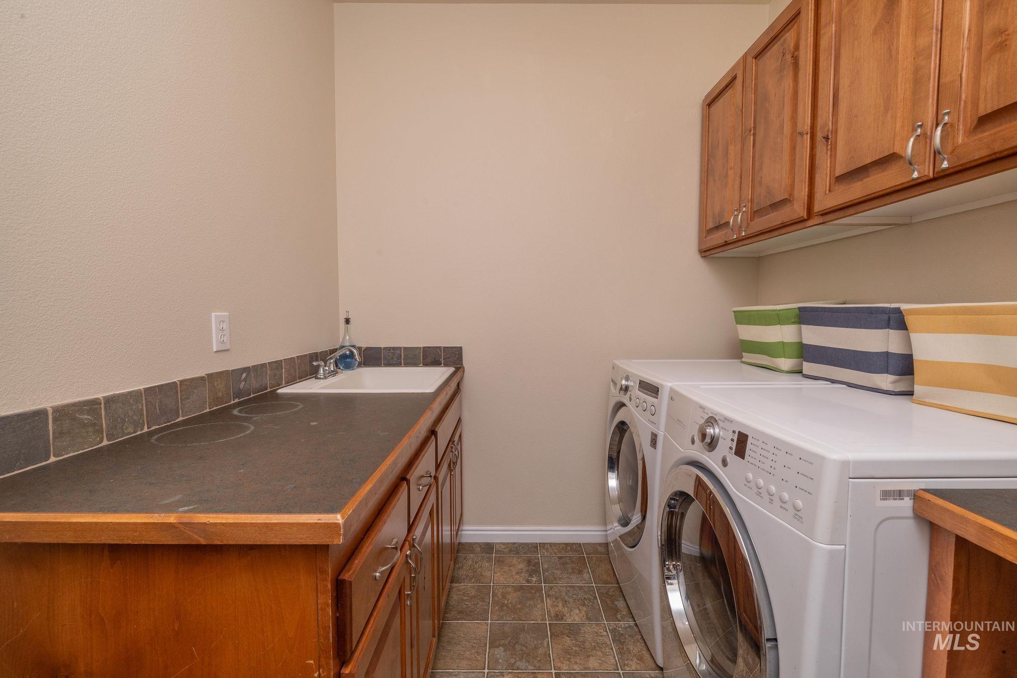 8798 W FIRCREST DR, Boise, Idaho 83704, 4 Bedrooms, 3.5 Bathrooms, Residential For Sale, Price $775,000,MLS 98983655