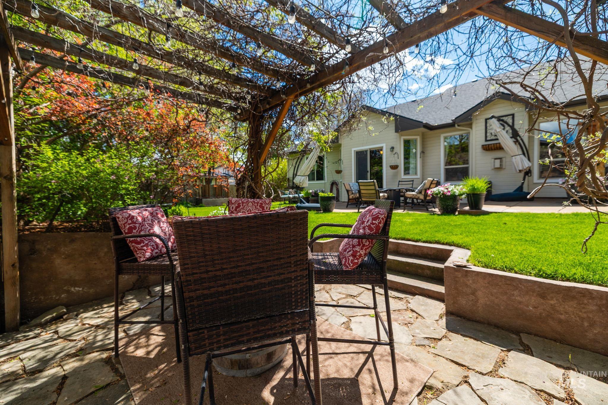 8798 W FIRCREST DR, Boise, Idaho 83704, 4 Bedrooms, 3.5 Bathrooms, Residential For Sale, Price $775,000,MLS 98983655