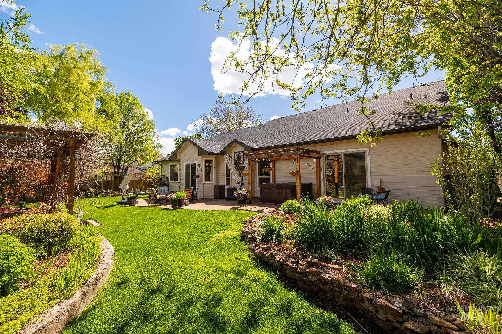 8798 W FIRCREST DR, Boise, Idaho 83704, 4 Bedrooms, 3.5 Bathrooms, Residential For Sale, Price $775,000,MLS 98983655