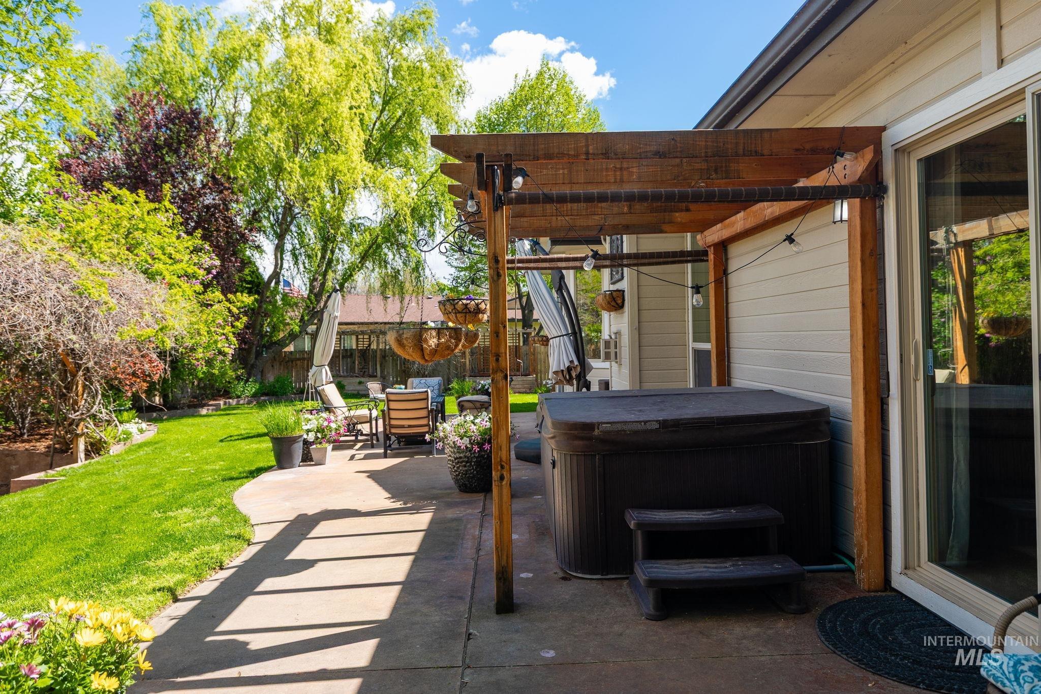 8798 W FIRCREST DR, Boise, Idaho 83704, 4 Bedrooms, 3.5 Bathrooms, Residential For Sale, Price $775,000,MLS 98983655