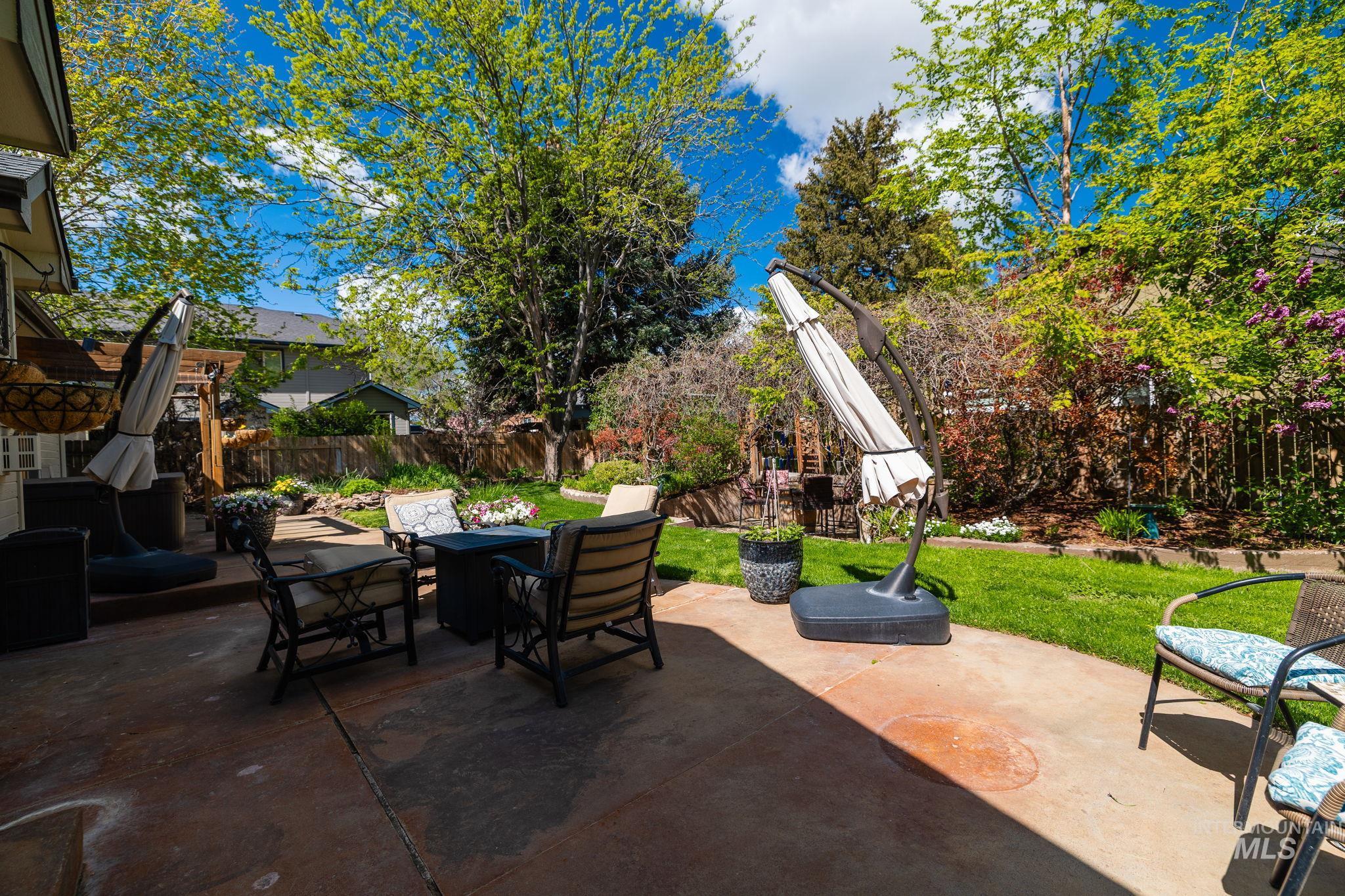 8798 W FIRCREST DR, Boise, Idaho 83704, 4 Bedrooms, 3.5 Bathrooms, Residential For Sale, Price $775,000,MLS 98983655