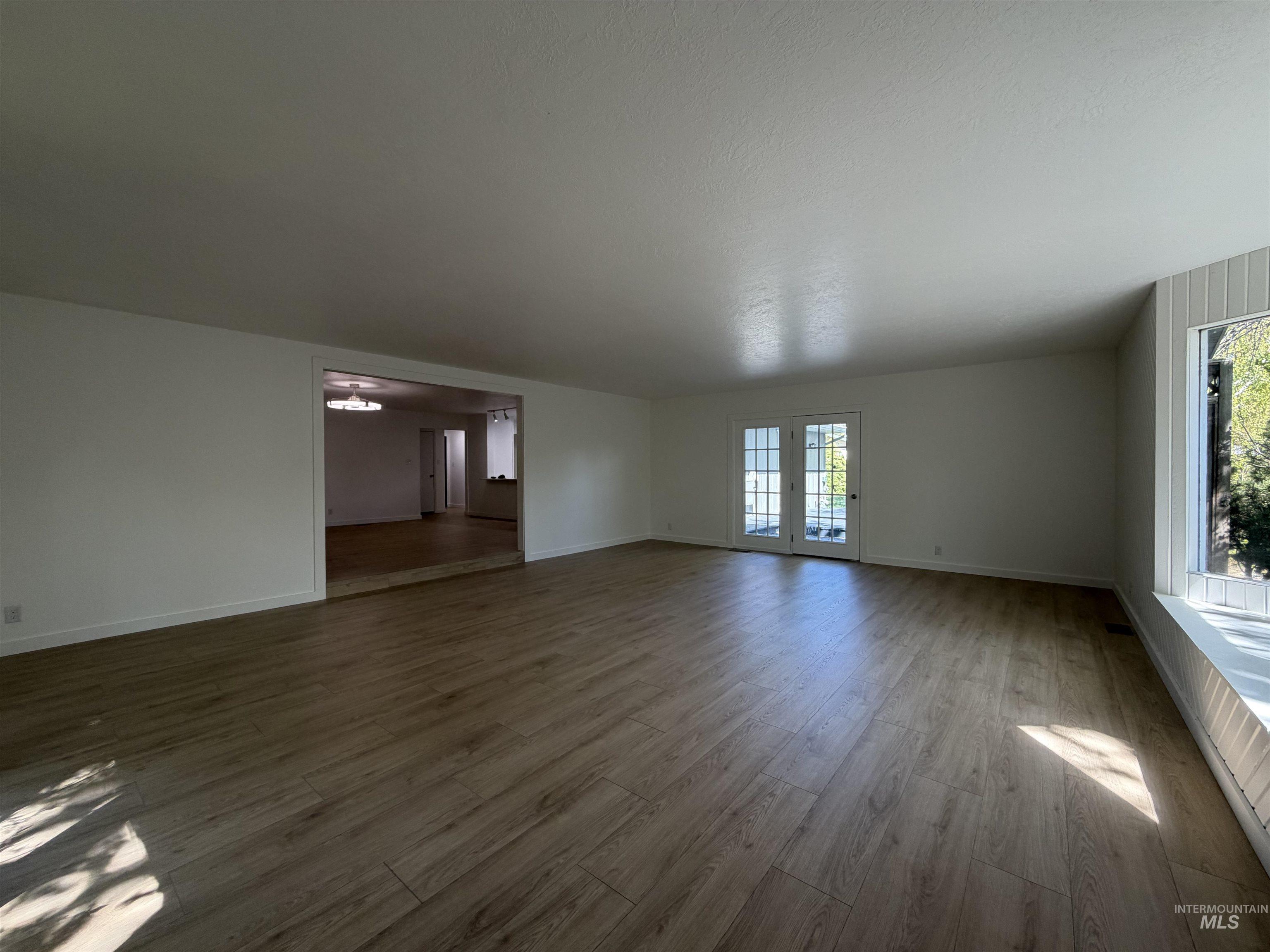 523 Park Meadows Cir, Twin Falls, Idaho 83301, 3 Bedrooms, 2 Bathrooms, Residential For Sale, Price $392,000,MLS 98983656