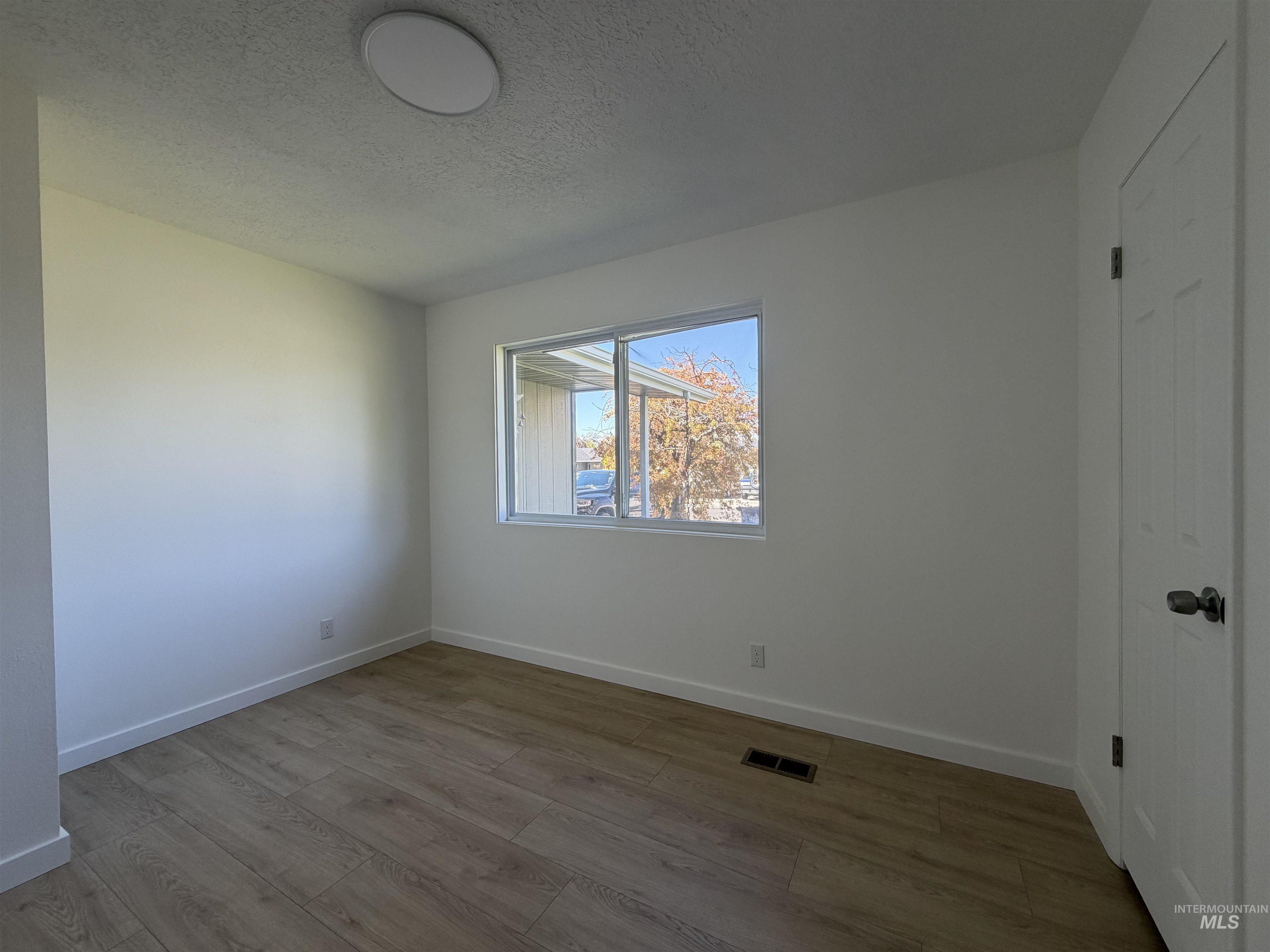 523 Park Meadows Cir, Twin Falls, Idaho 83301, 3 Bedrooms, 2 Bathrooms, Residential For Sale, Price $392,000,MLS 98983656