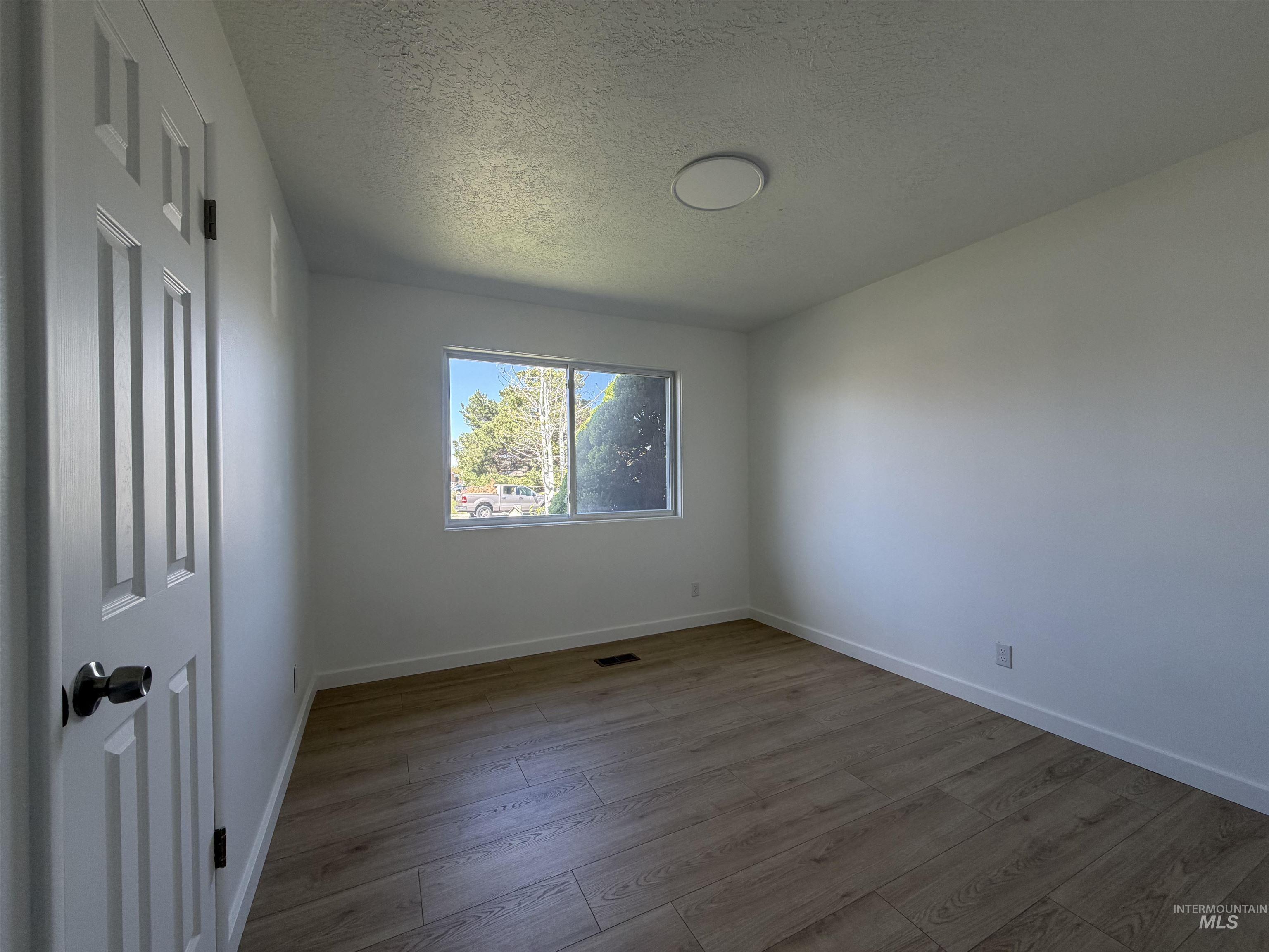 523 Park Meadows Cir, Twin Falls, Idaho 83301, 3 Bedrooms, 2 Bathrooms, Residential For Sale, Price $392,000,MLS 98983656