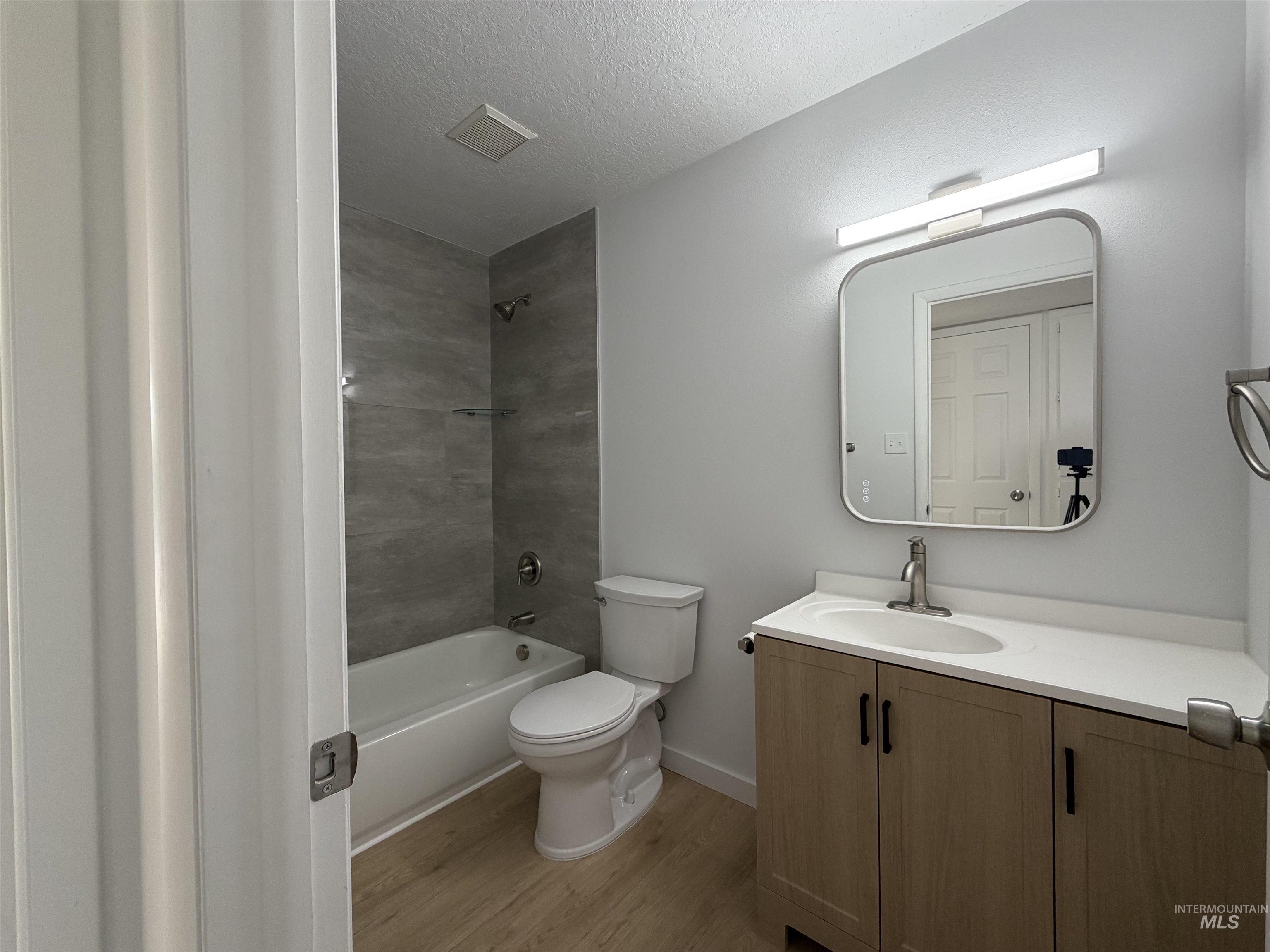 523 Park Meadows Cir, Twin Falls, Idaho 83301, 3 Bedrooms, 2 Bathrooms, Residential For Sale, Price $392,000,MLS 98983656