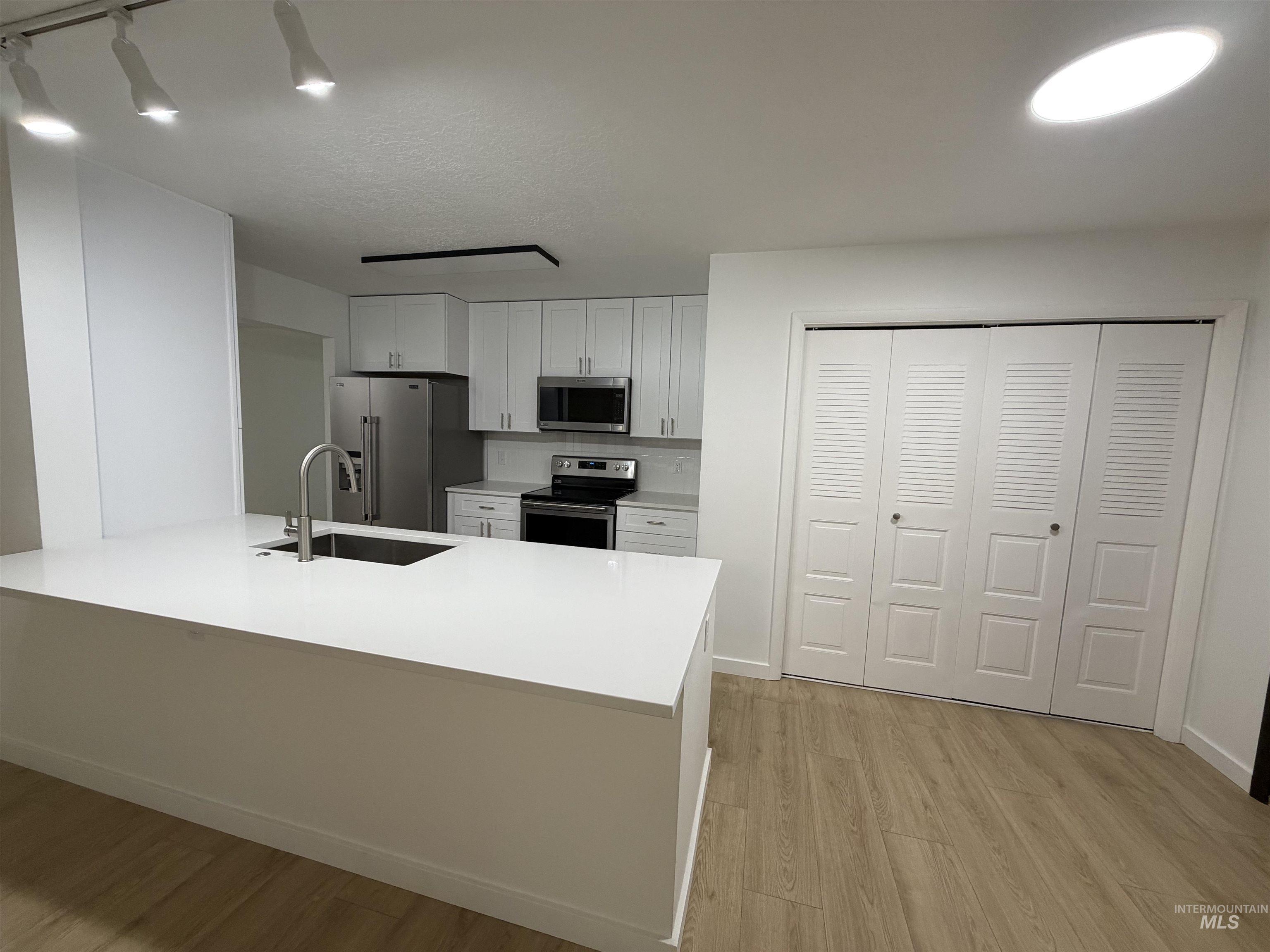 523 Park Meadows Cir, Twin Falls, Idaho 83301, 3 Bedrooms, 2 Bathrooms, Residential For Sale, Price $392,000,MLS 98983656