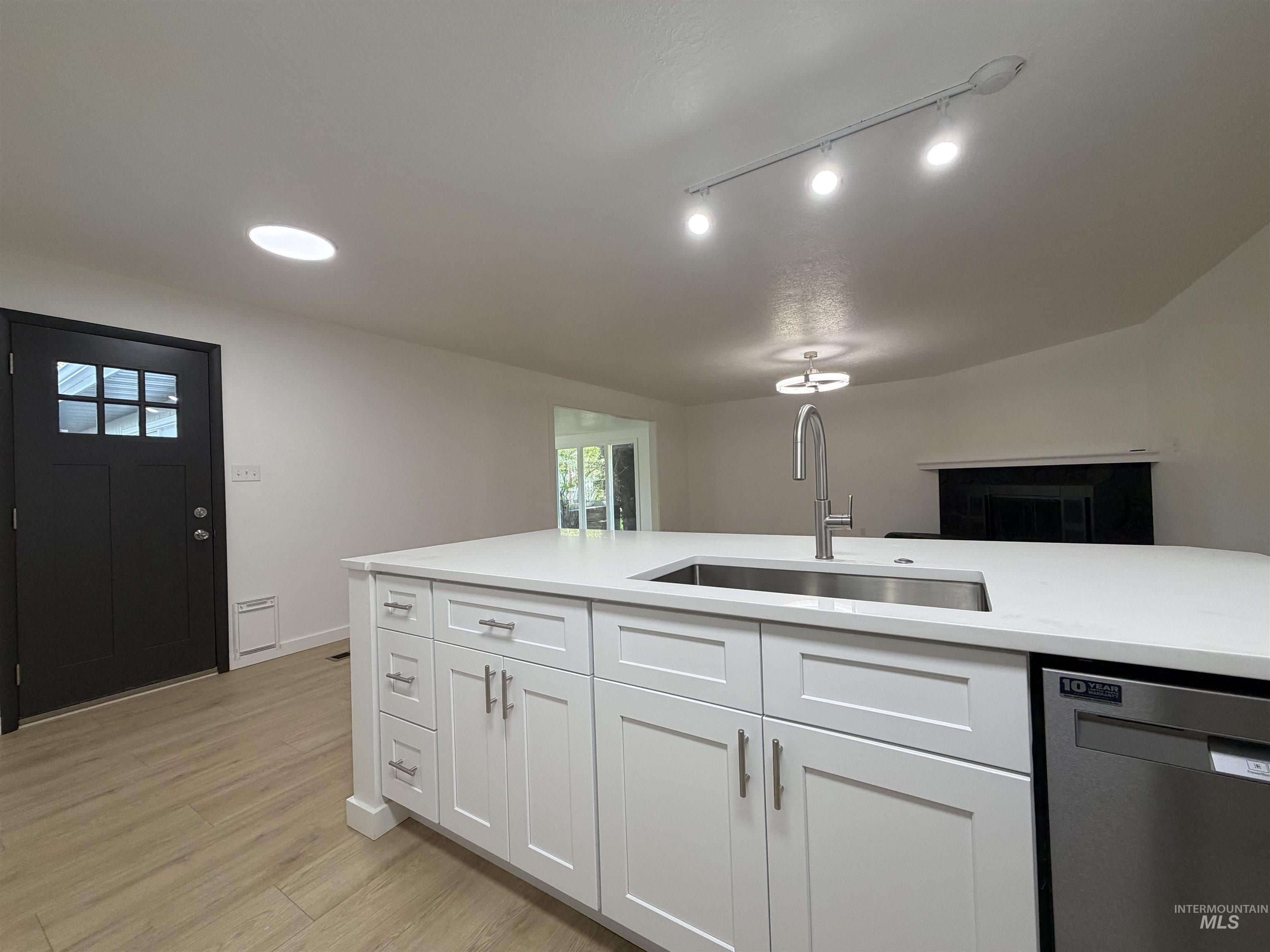 523 Park Meadows Cir, Twin Falls, Idaho 83301, 3 Bedrooms, 2 Bathrooms, Residential For Sale, Price $392,000,MLS 98983656