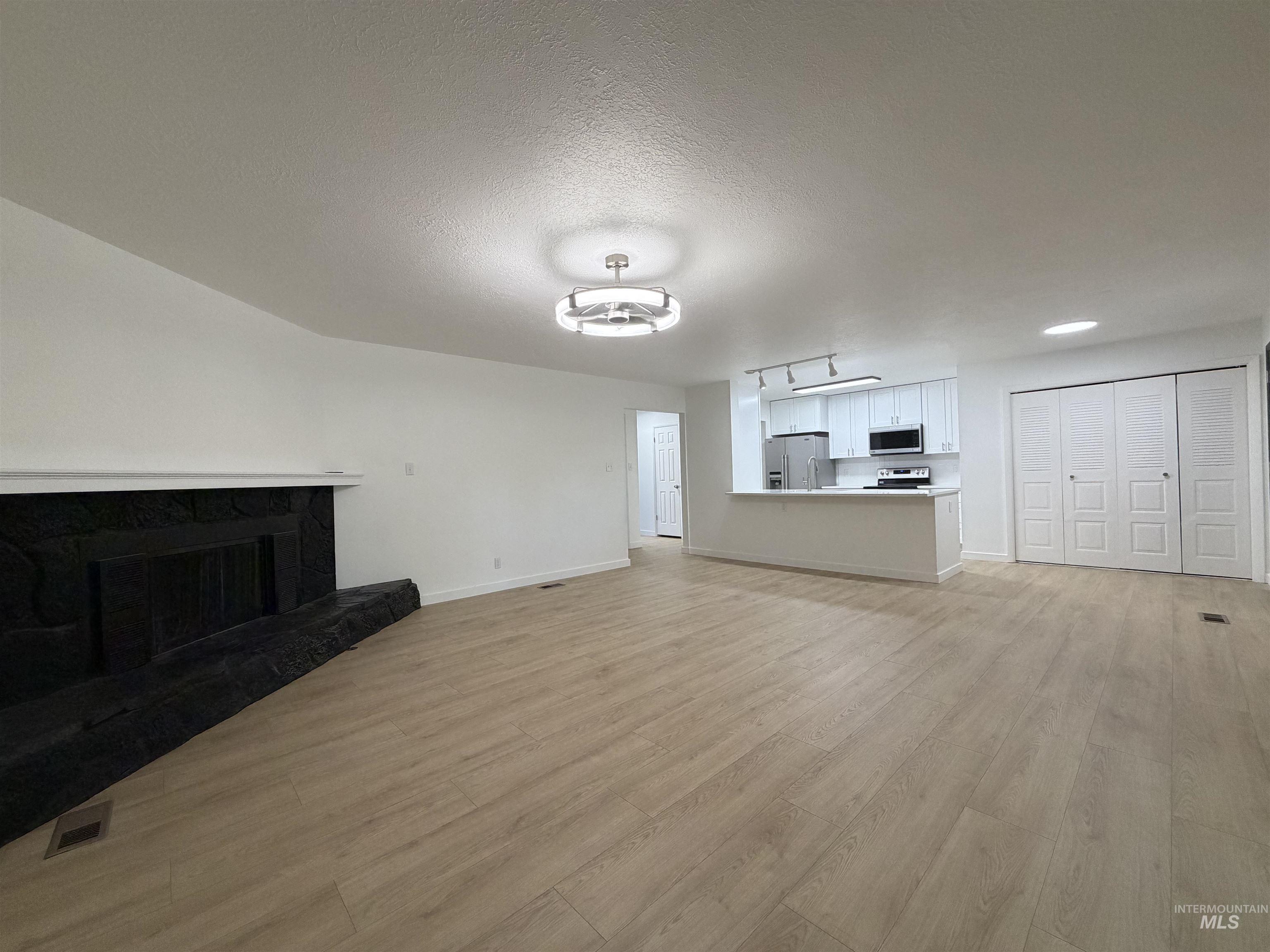 523 Park Meadows Cir, Twin Falls, Idaho 83301, 3 Bedrooms, 2 Bathrooms, Residential For Sale, Price $392,000,MLS 98983656