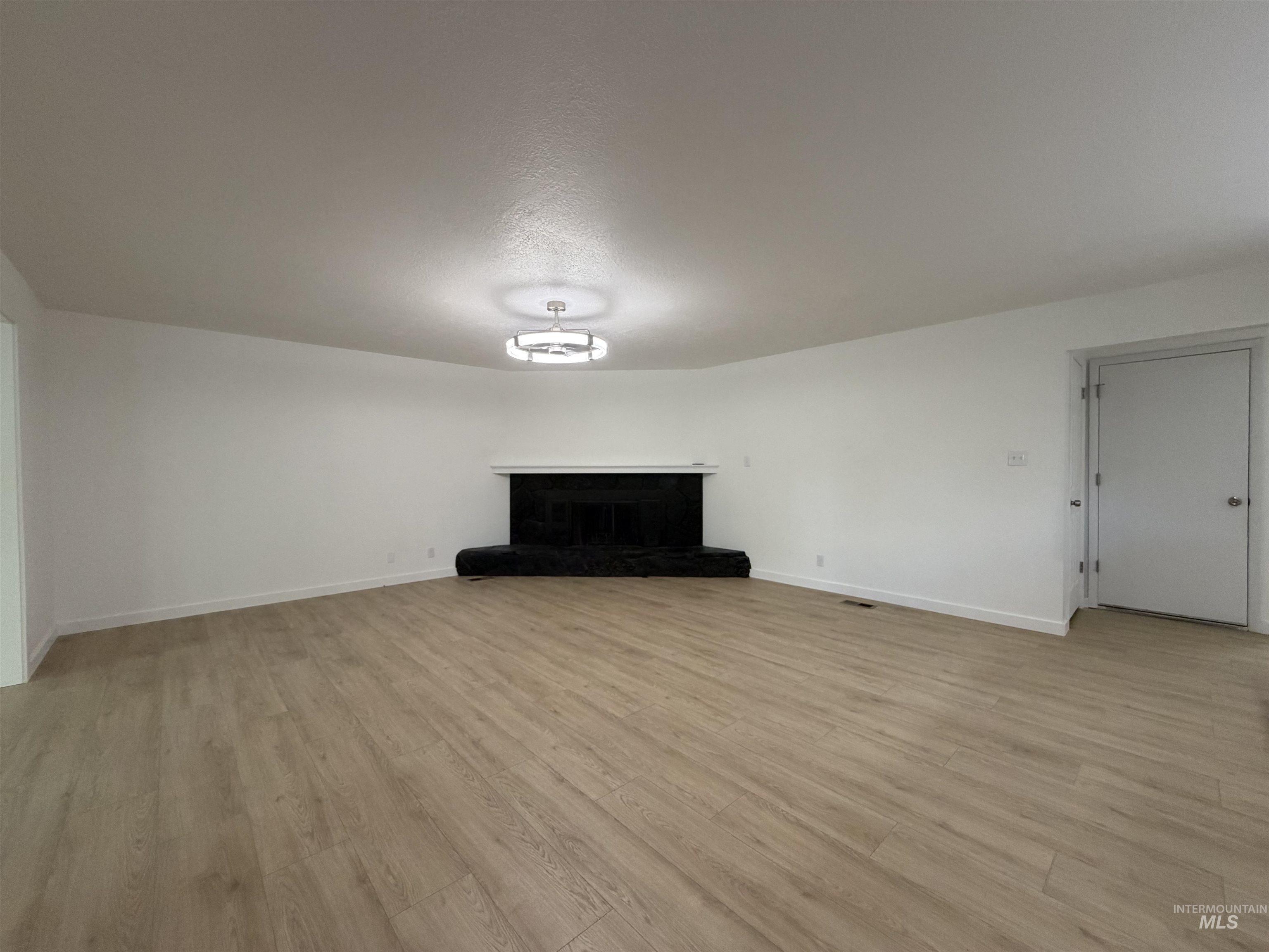 523 Park Meadows Cir, Twin Falls, Idaho 83301, 3 Bedrooms, 2 Bathrooms, Residential For Sale, Price $392,000,MLS 98983656