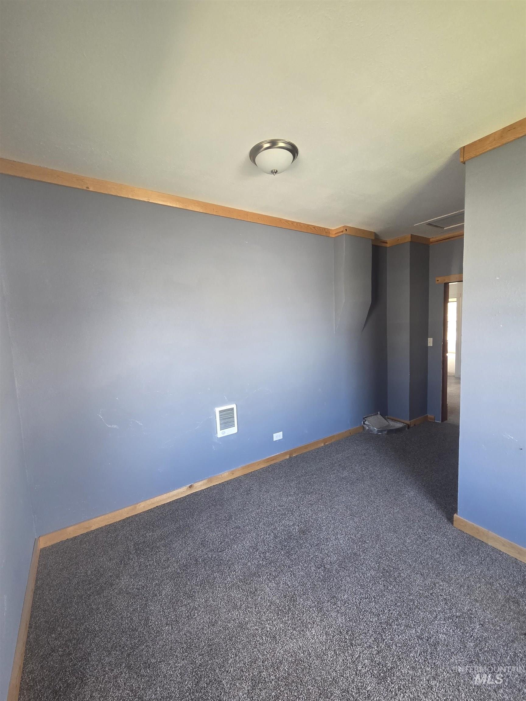 986 Columbia Street, Pomeroy, Washington 99347, 6 Bedrooms, 2 Bathrooms, Residential For Sale, Price $259,000, 98983658