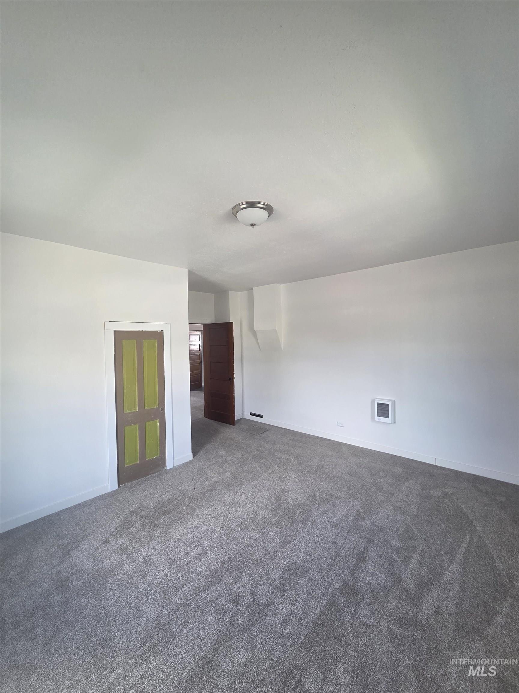 986 Columbia Street, Pomeroy, Washington 99347, 6 Bedrooms, 2 Bathrooms, Residential For Sale, Price $259,000, 98983658