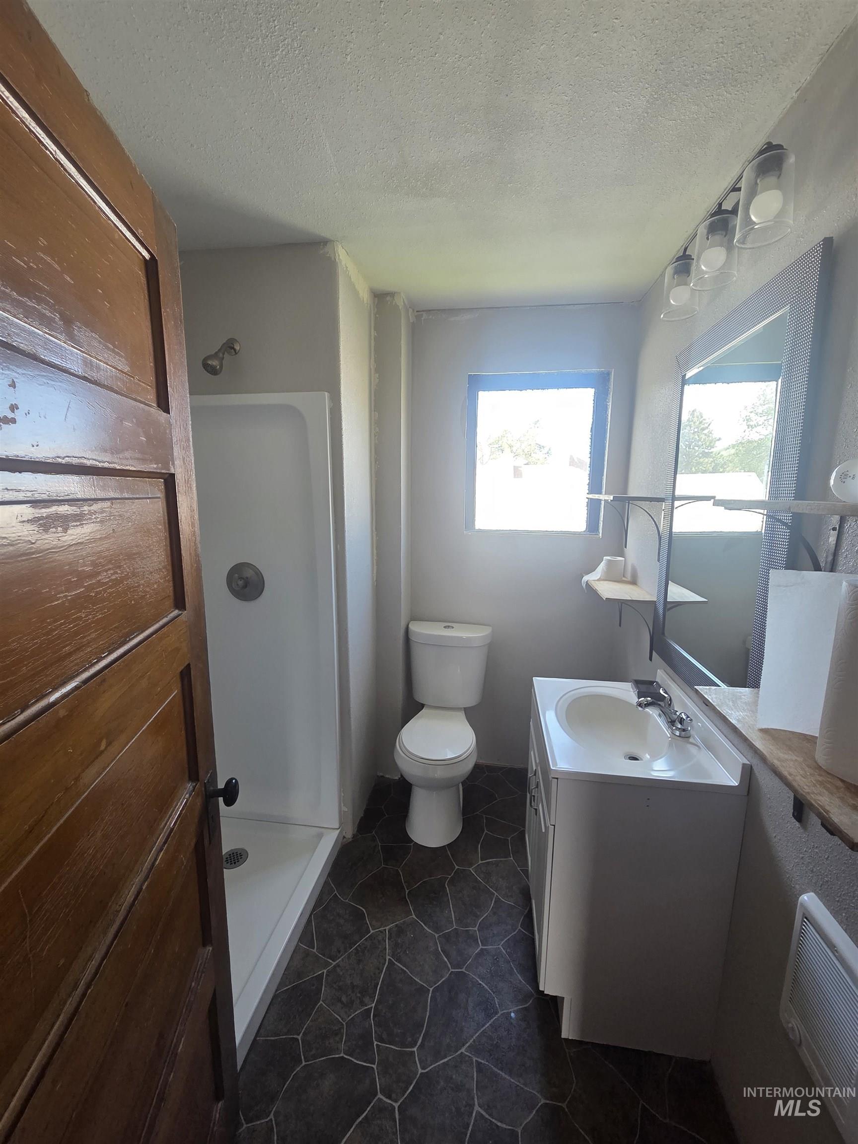 986 Columbia Street, Pomeroy, Washington 99347, 6 Bedrooms, 2 Bathrooms, Residential For Sale, Price $259,000, 98983658