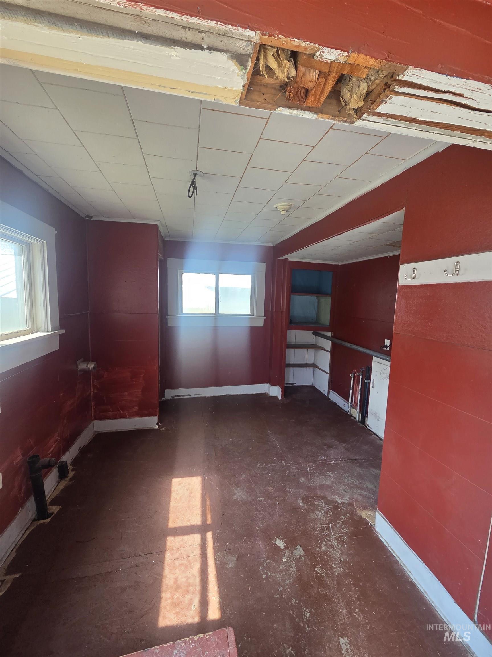 986 Columbia Street, Pomeroy, Washington 99347, 6 Bedrooms, 2 Bathrooms, Residential For Sale, Price $259,000, 98983658