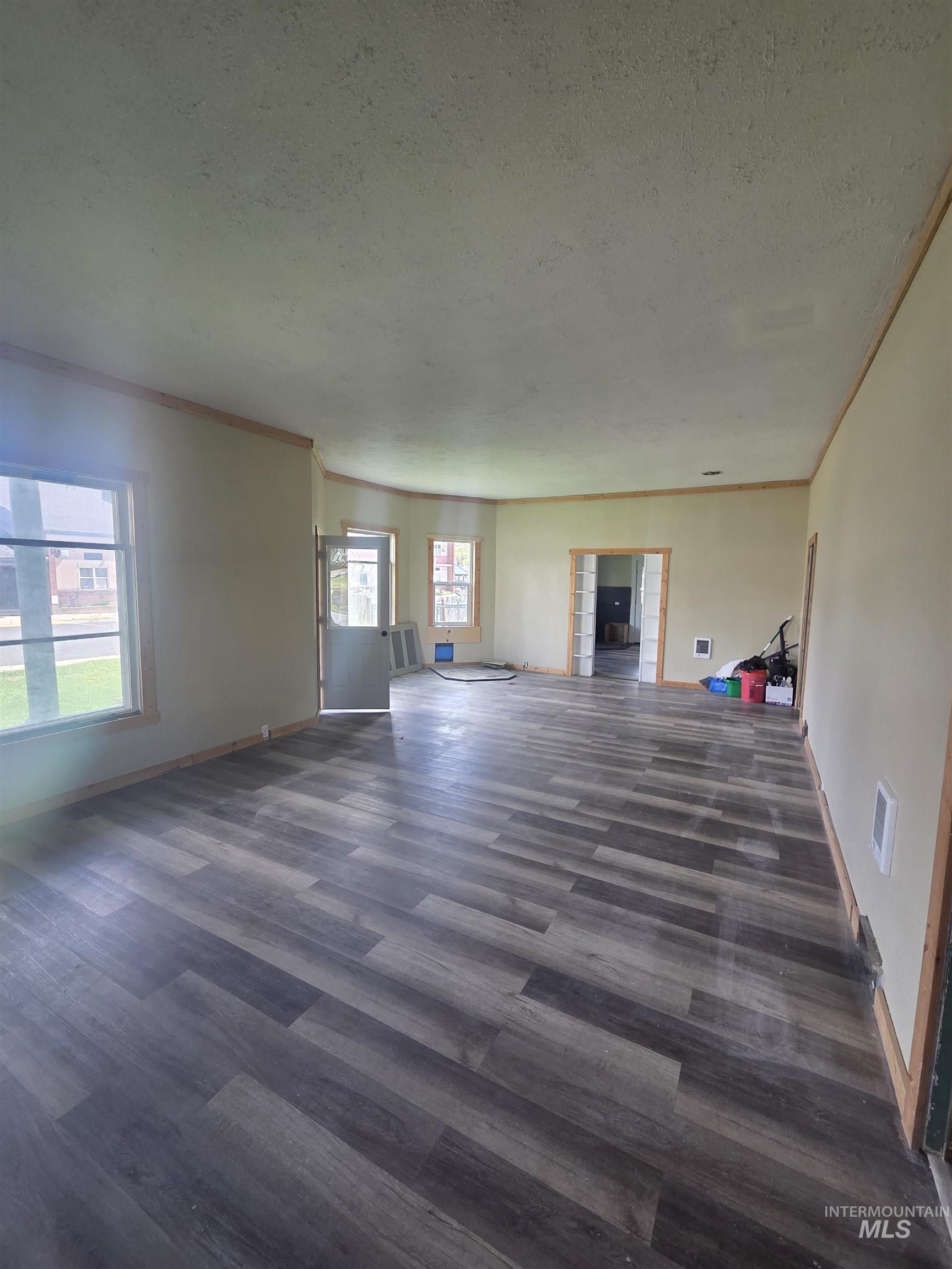 986 Columbia Street, Pomeroy, Washington 99347, 6 Bedrooms, 2 Bathrooms, Residential For Sale, Price $259,000, 98983658