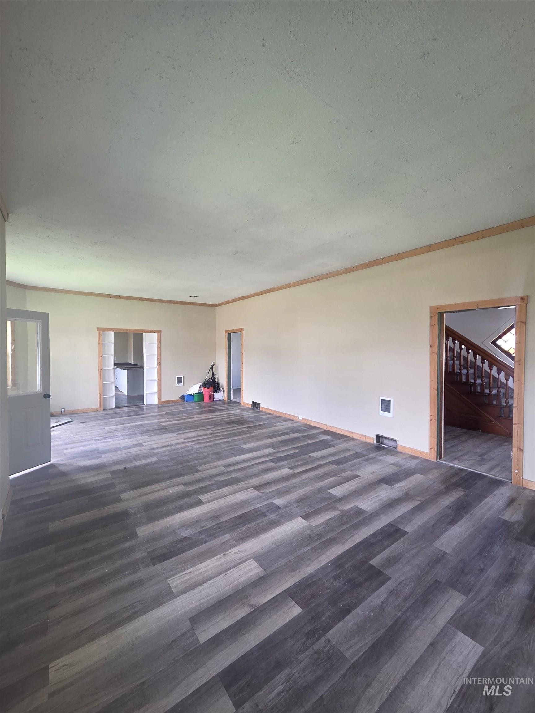 986 Columbia Street, Pomeroy, Washington 99347, 6 Bedrooms, 2 Bathrooms, Residential For Sale, Price $259,000, 98983658