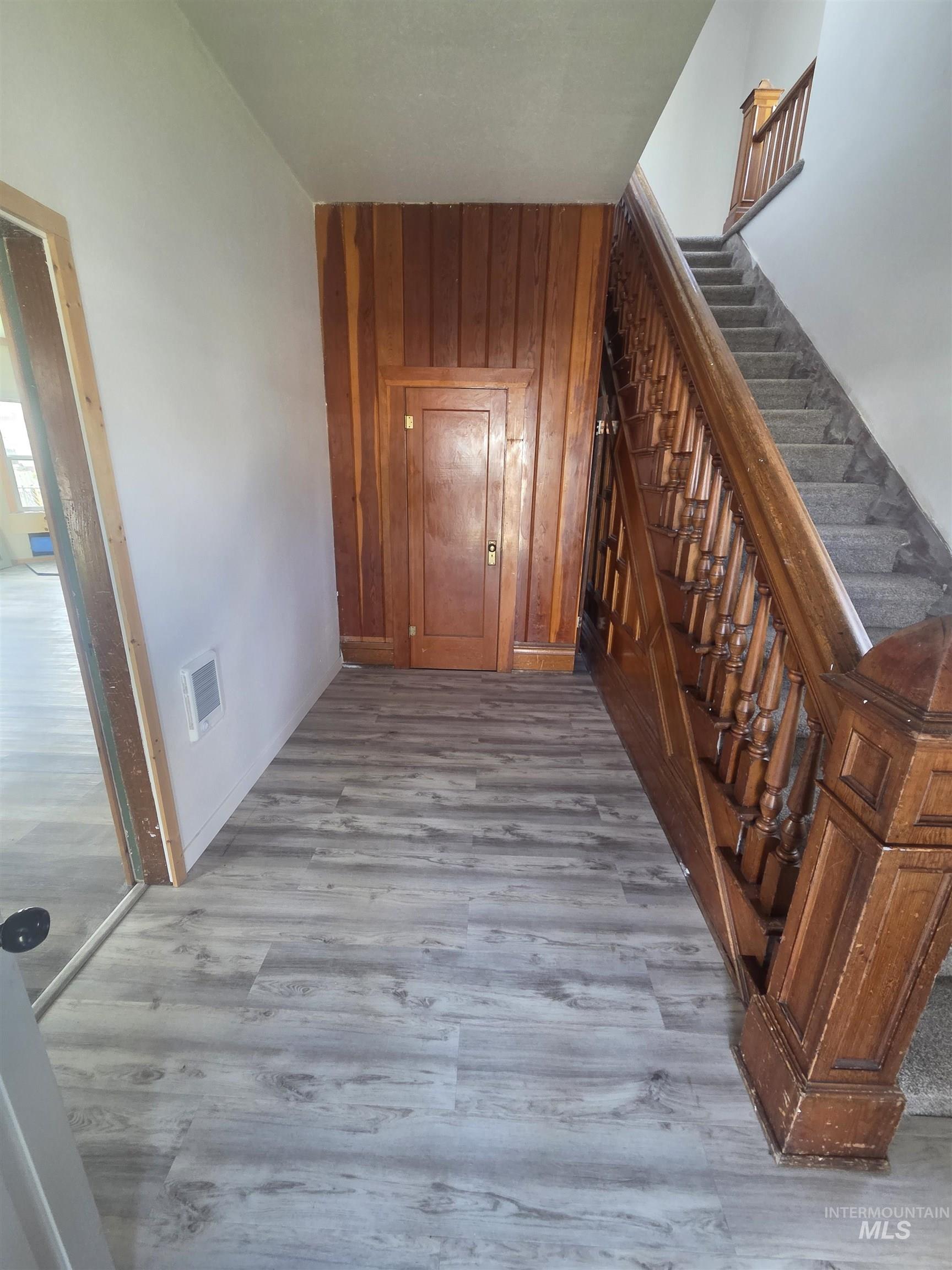 986 Columbia Street, Pomeroy, Washington 99347, 6 Bedrooms, 2 Bathrooms, Residential For Sale, Price $259,000, 98983658