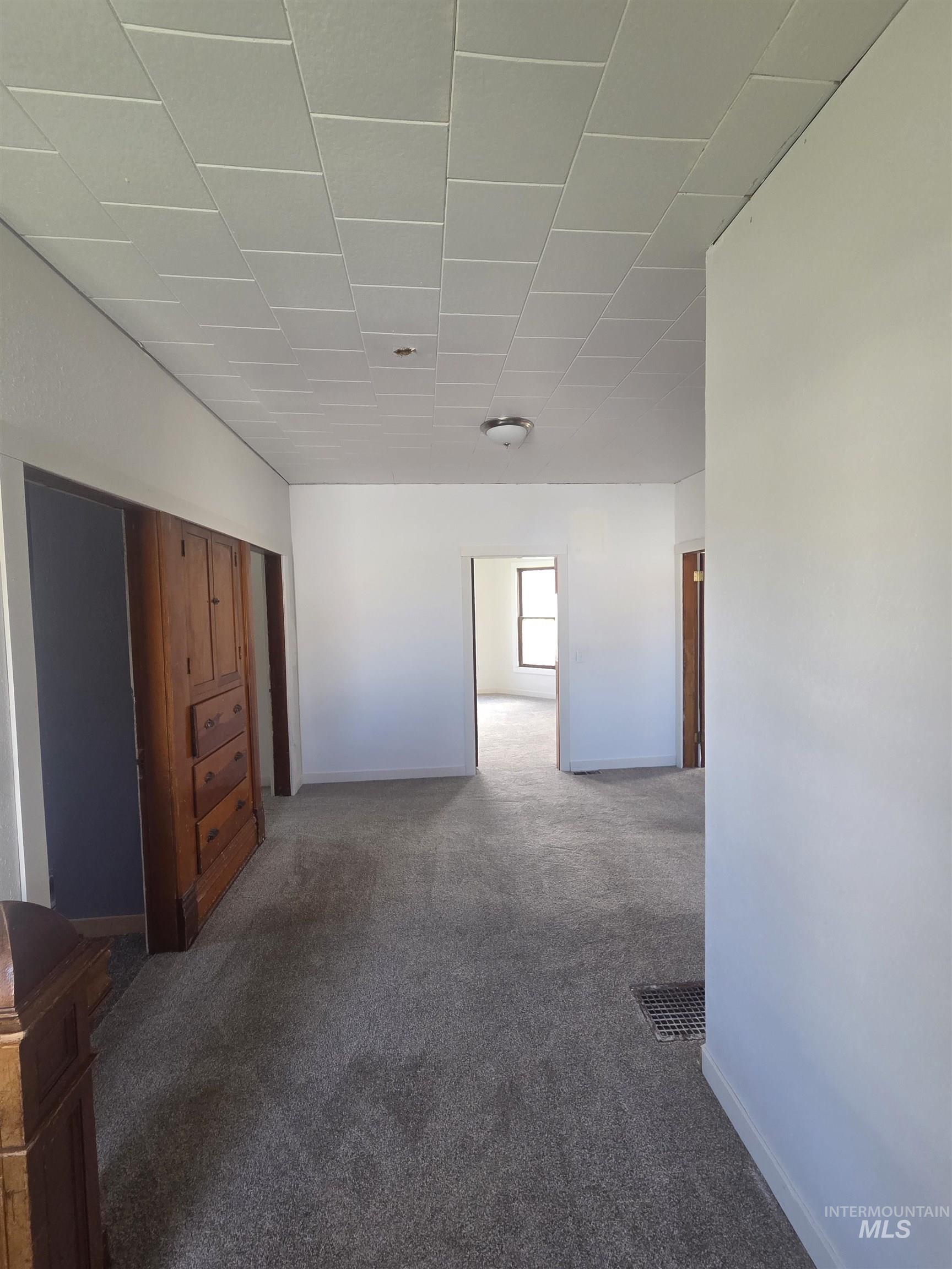 986 Columbia Street, Pomeroy, Washington 99347, 6 Bedrooms, 2 Bathrooms, Residential For Sale, Price $259,000, 98983658