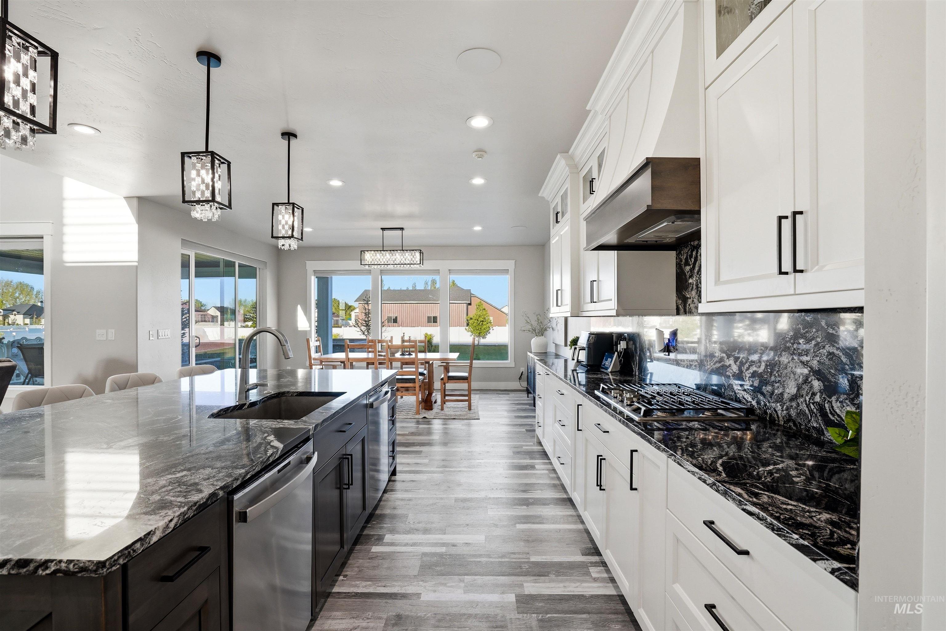 3872 N 3560 E, Kimberly, Idaho 83341, 5 Bedrooms, 4.5 Bathrooms, Residential For Sale, Price $1,200,000, 98983659