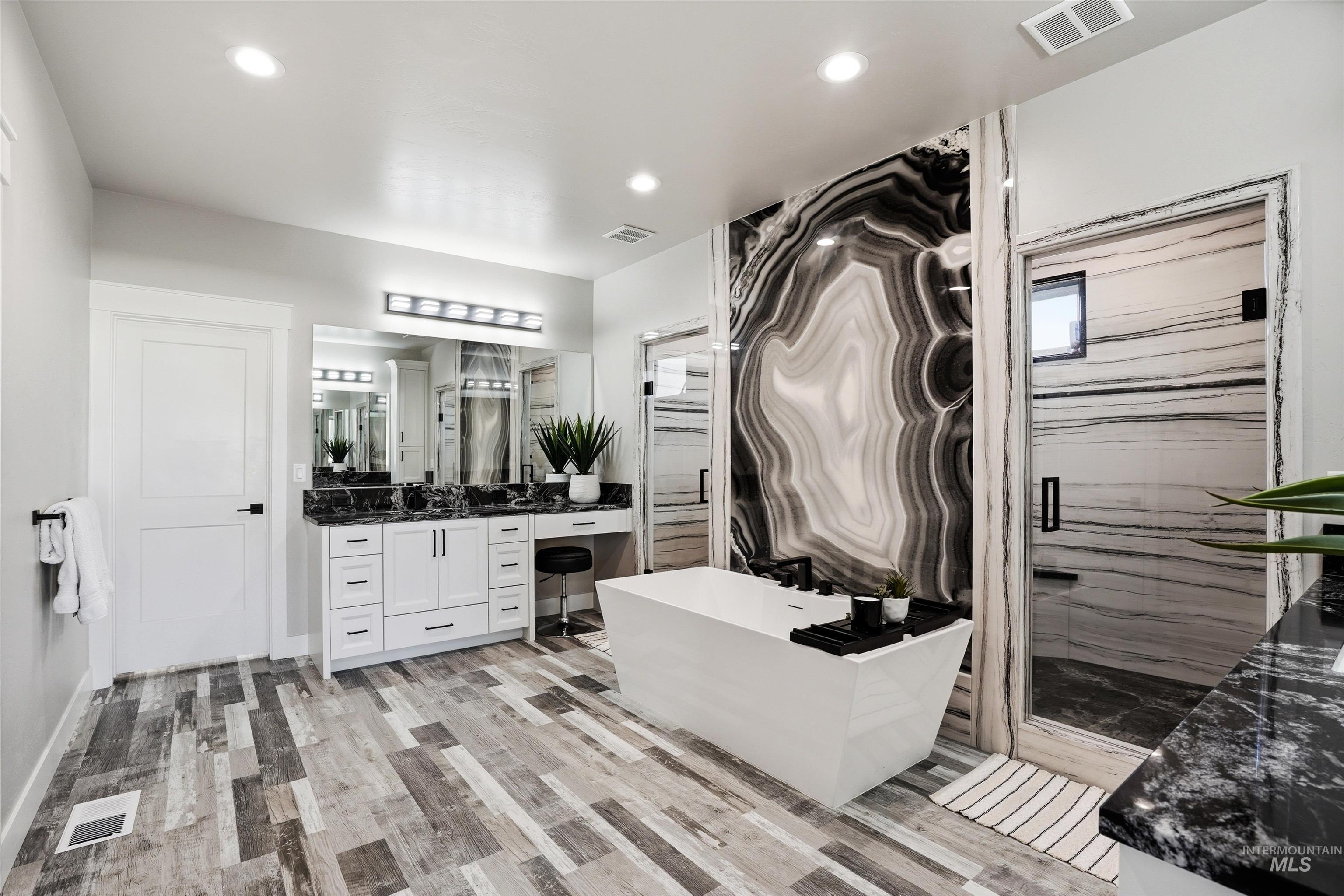 3872 N 3560 E, Kimberly, Idaho 83341, 5 Bedrooms, 4.5 Bathrooms, Residential For Sale, Price $1,200,000, 98983659