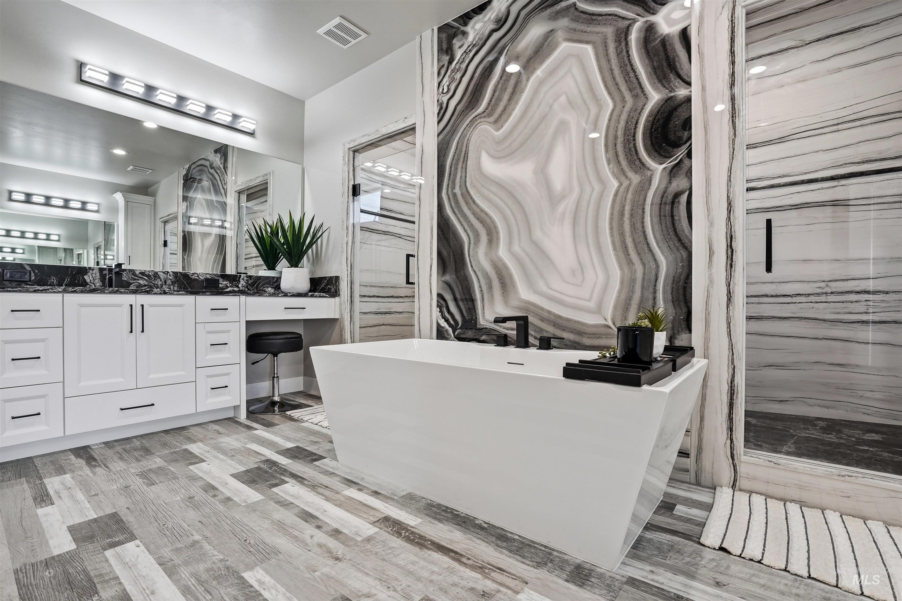 3872 N 3560 E, Kimberly, Idaho 83341, 5 Bedrooms, 4.5 Bathrooms, Residential For Sale, Price $1,200,000, 98983659