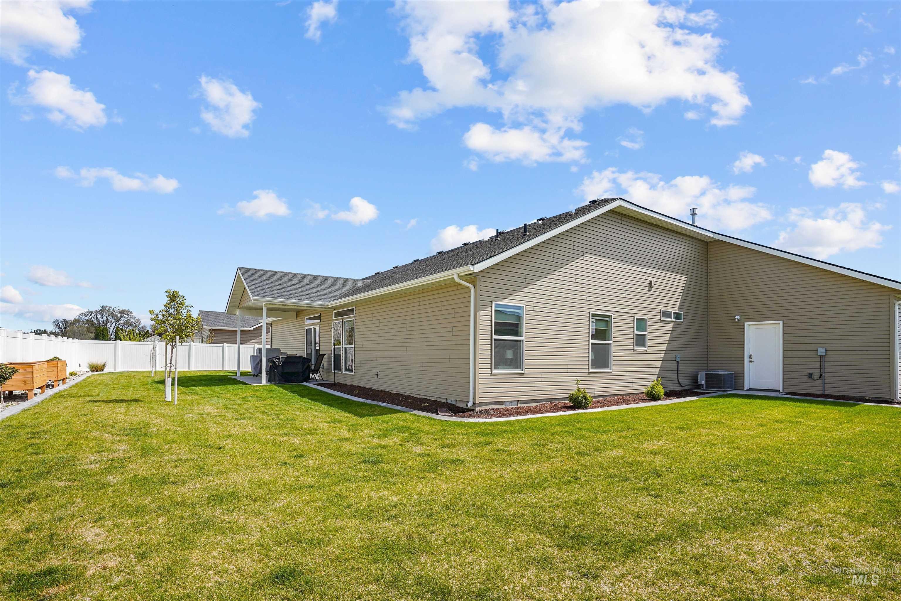 542 Lake Cleveland, Burley, Idaho 83318, 4 Bedrooms, 2 Bathrooms, Residential For Sale, Price $445,000, 98983661