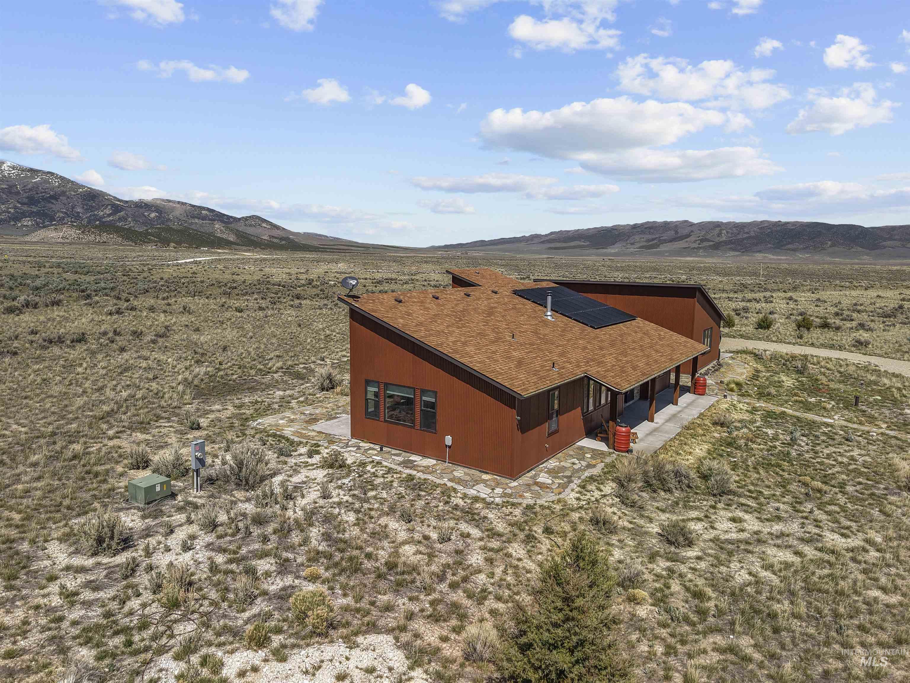820 Shooting Iron, Almo, Idaho 83312, 2 Bedrooms, 2 Bathrooms, Residential For Sale, Price $625,000, 98983662