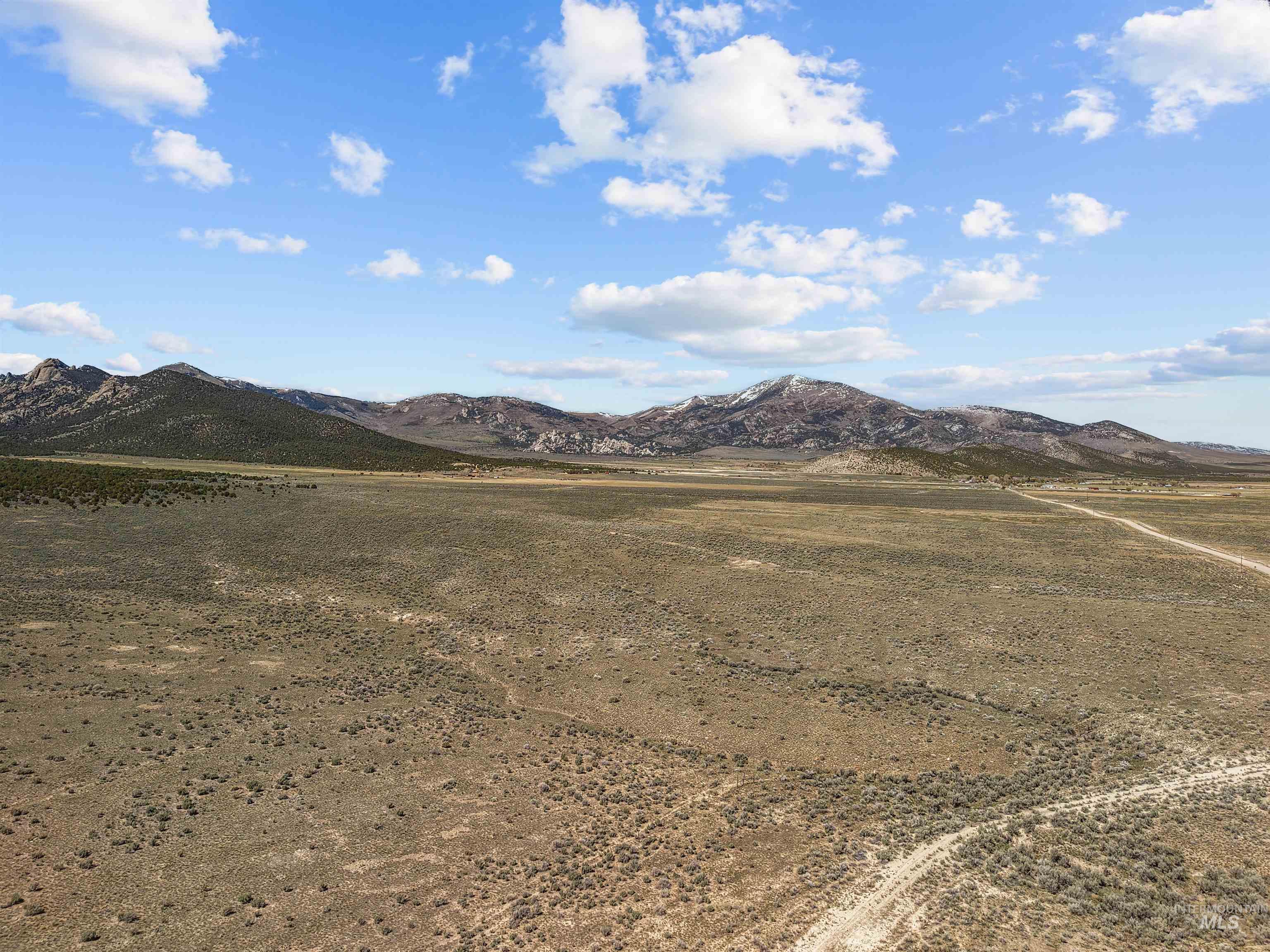 820 Shooting Iron, Almo, Idaho 83312, 2 Bedrooms, 2 Bathrooms, Residential For Sale, Price $625,000, 98983662