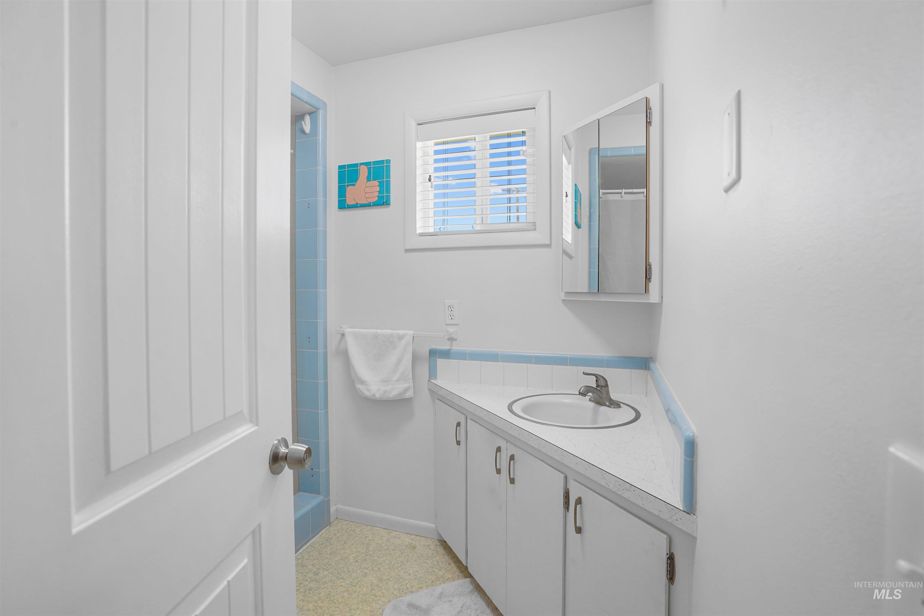 513 W 2100 S, Oakley, Idaho 83346, 5 Bedrooms, 3.5 Bathrooms, Residential For Sale, Price $475,000,MLS 98983663