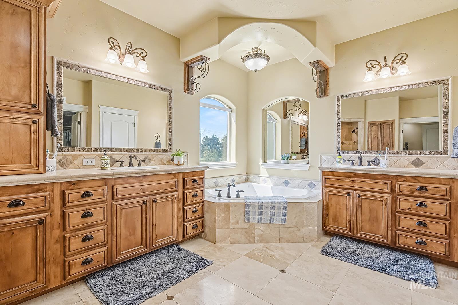 8751 W Rioja St, Star, Idaho 83669, 5 Bedrooms, 4.5 Bathrooms, Residential For Sale, Price $1,395,000,MLS 98983664
