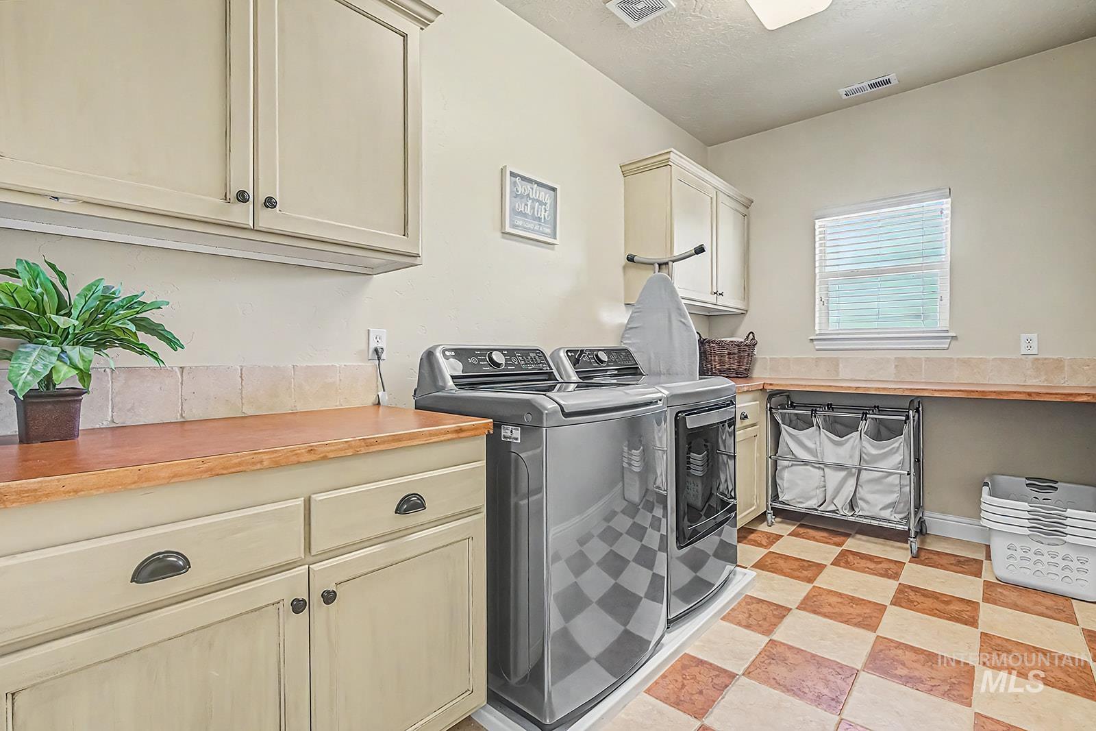 8751 W Rioja St, Star, Idaho 83669, 5 Bedrooms, 4.5 Bathrooms, Residential For Sale, Price $1,395,000,MLS 98983664