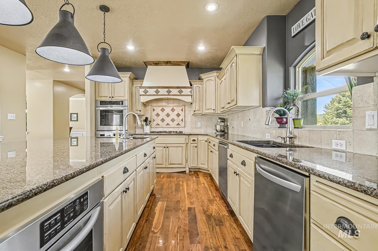 8751 W Rioja St, Star, Idaho 83669, 5 Bedrooms, 4.5 Bathrooms, Residential For Sale, Price $1,395,000,MLS 98983664