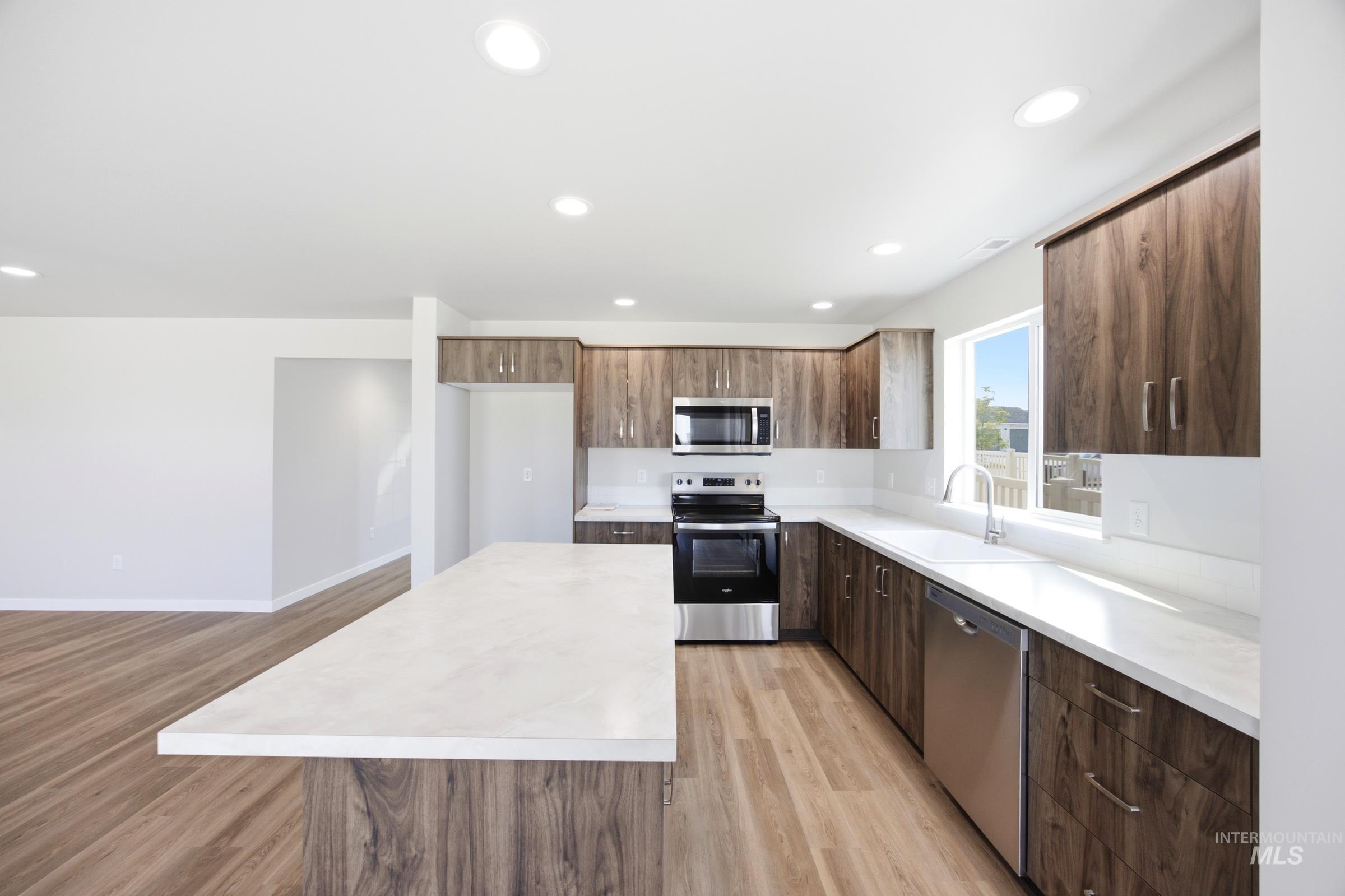 1719 N Birch St, Jerome, Idaho 83338, 5 Bedrooms, 3 Bathrooms, Residential For Sale, Price $469,990,MLS 98983669
