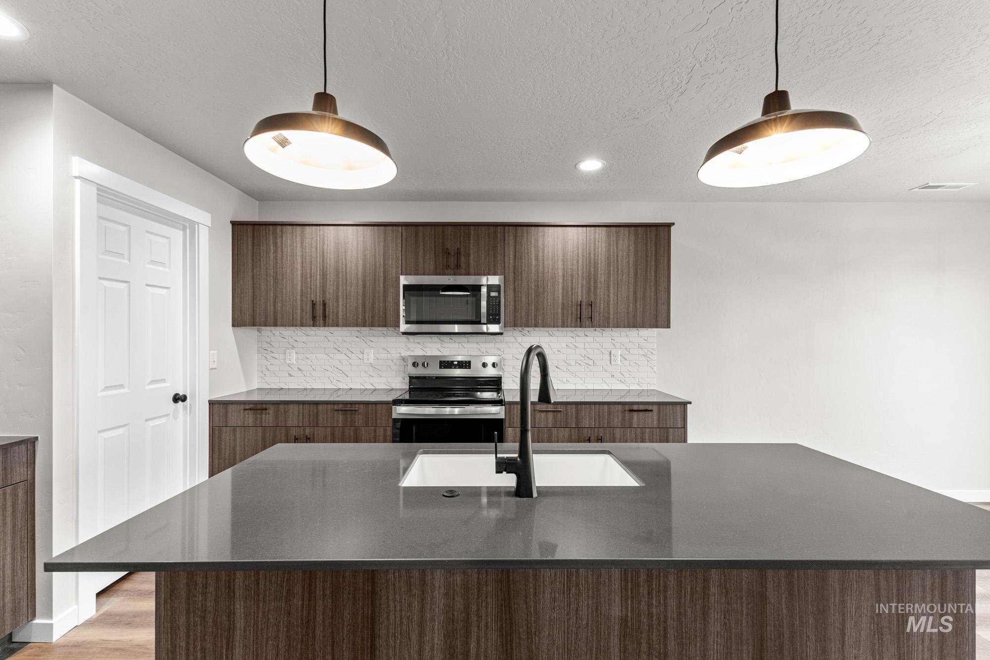 7407 W Trumbull Ct, Eagle, Idaho 83616, 3 Bedrooms, 2.5 Bathrooms, Residential For Sale, Price $518,990,MLS 98983672