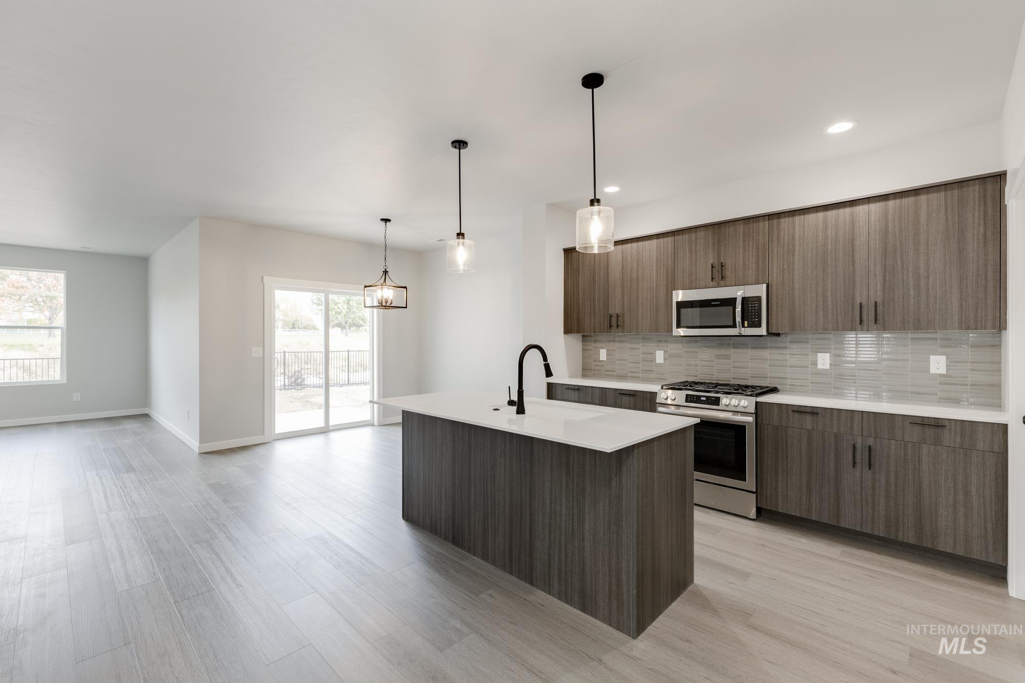7435 W Trumbull Ct, Eagle, Idaho 83616, 4 Bedrooms, 2.5 Bathrooms, Residential For Sale, Price $574,990,MLS 98983673