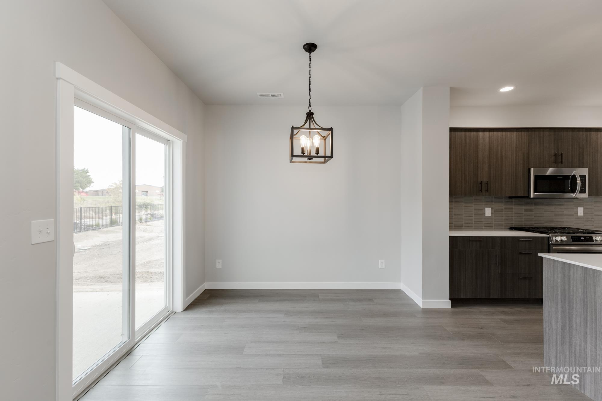 7435 W Trumbull Ct, Eagle, Idaho 83616, 4 Bedrooms, 2.5 Bathrooms, Residential For Sale, Price $574,990,MLS 98983673