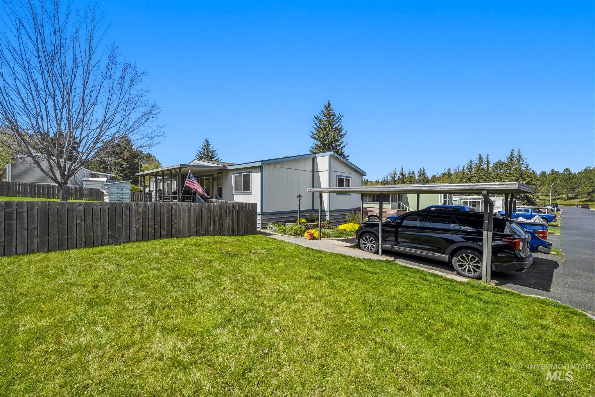 411 N Almon St #223, Moscow, Idaho 83843, 3 Bedrooms, 2 Bathrooms, Residential For Sale, Price $140,000, 98983675