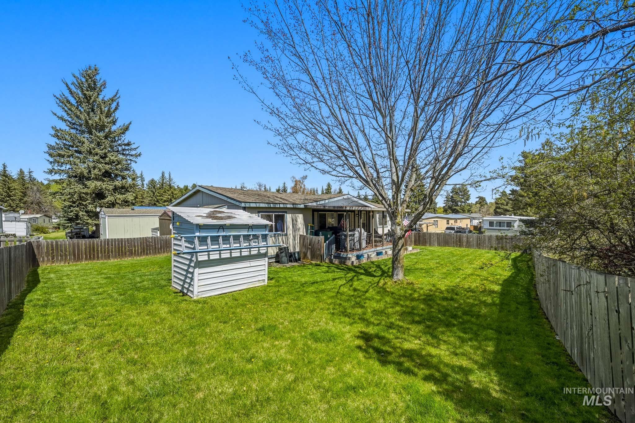 411 N Almon St #223, Moscow, Idaho 83843, 3 Bedrooms, 2 Bathrooms, Residential For Sale, Price $140,000, 98983675