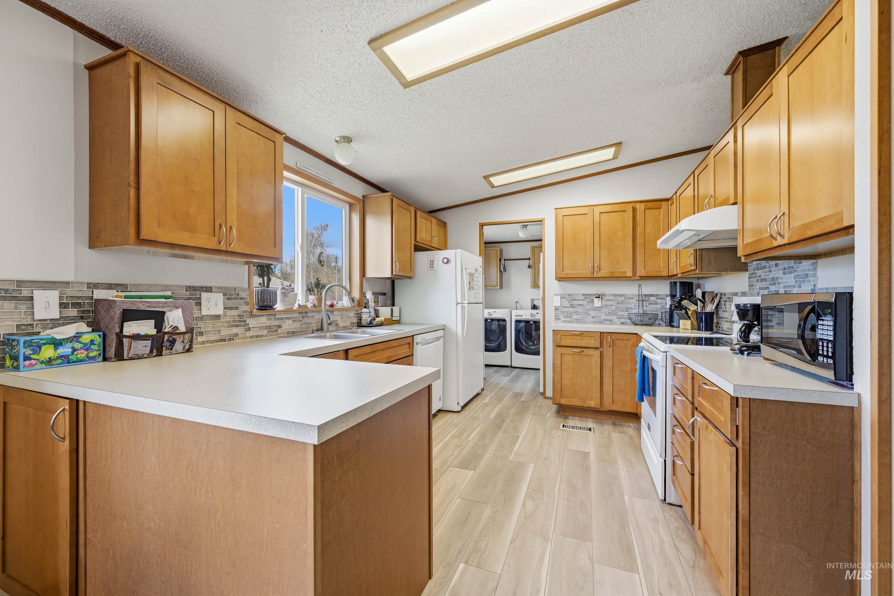 411 N Almon St #223, Moscow, Idaho 83843, 3 Bedrooms, 2 Bathrooms, Residential For Sale, Price $140,000, 98983675