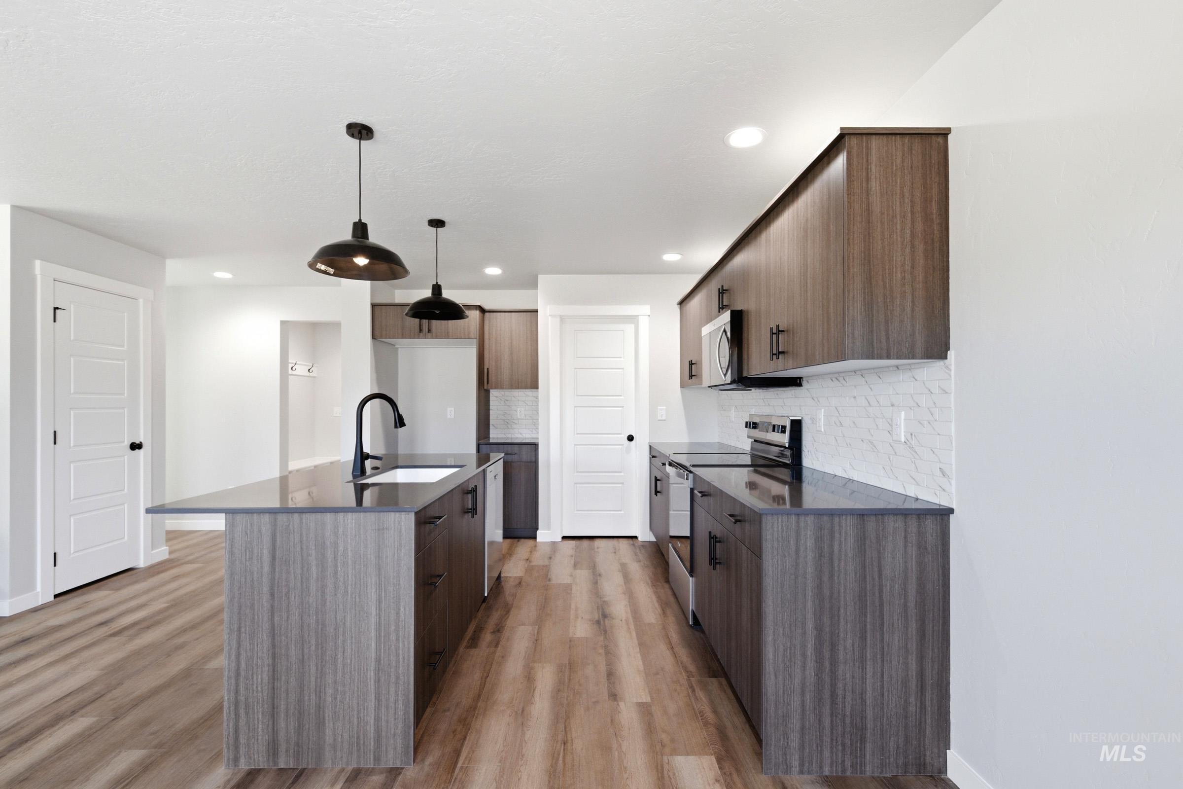 4360 N Alameda Creek Ave, Meridian, Idaho 83646, 3 Bedrooms, 2.5 Bathrooms, Residential For Sale, Price $458,990,MLS 98983676