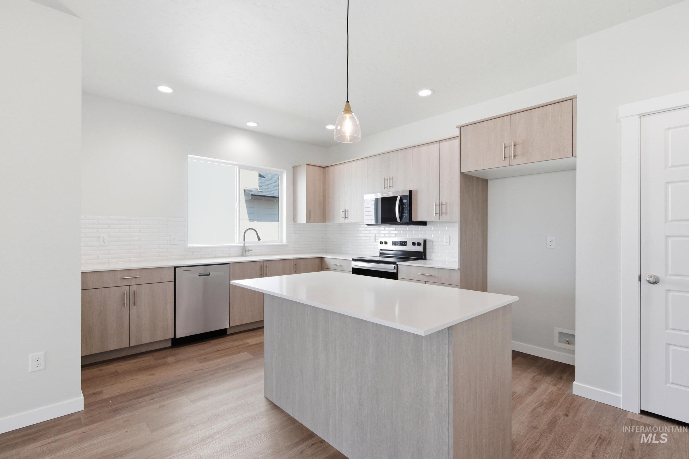 4266 N Camp Creek Ave, Meridian, Idaho 83646, 3 Bedrooms, 2.5 Bathrooms, Residential For Sale, Price $472,990,MLS 98983682