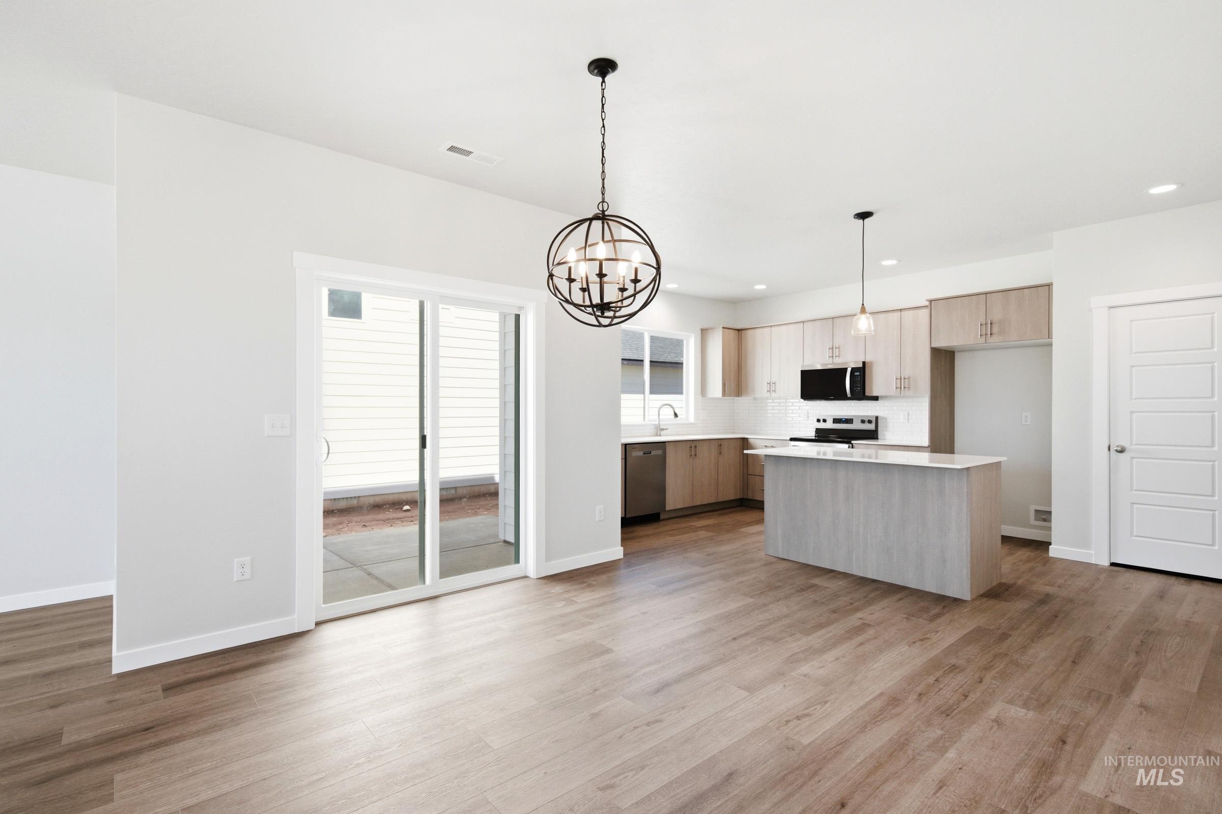 4266 N Camp Creek Ave, Meridian, Idaho 83646, 3 Bedrooms, 2.5 Bathrooms, Residential For Sale, Price $472,990,MLS 98983682