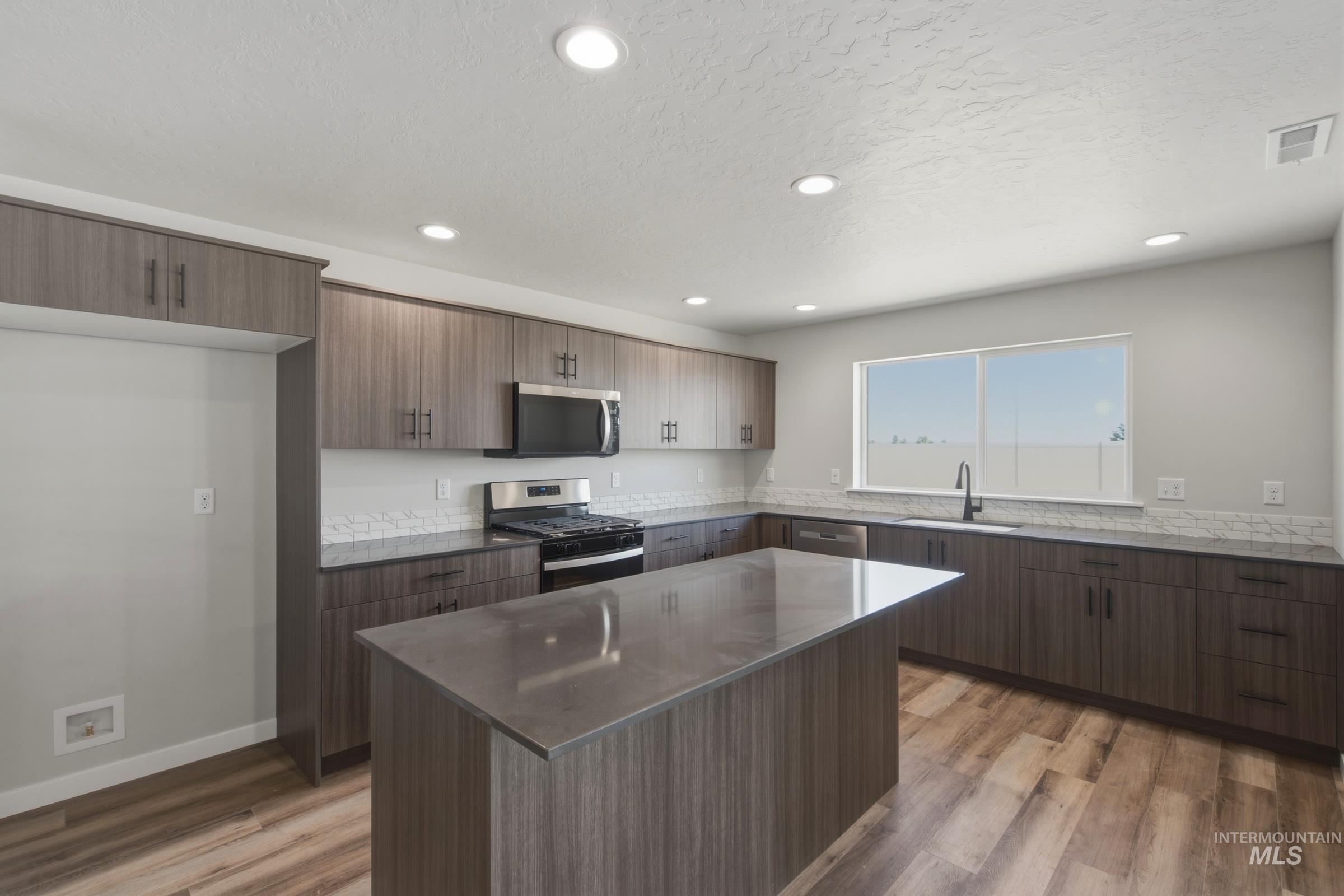 9302 W Blazing Star St, Nampa, Idaho 83687, 5 Bedrooms, 2.5 Bathrooms, Residential For Sale, Price $519,990, 98983687