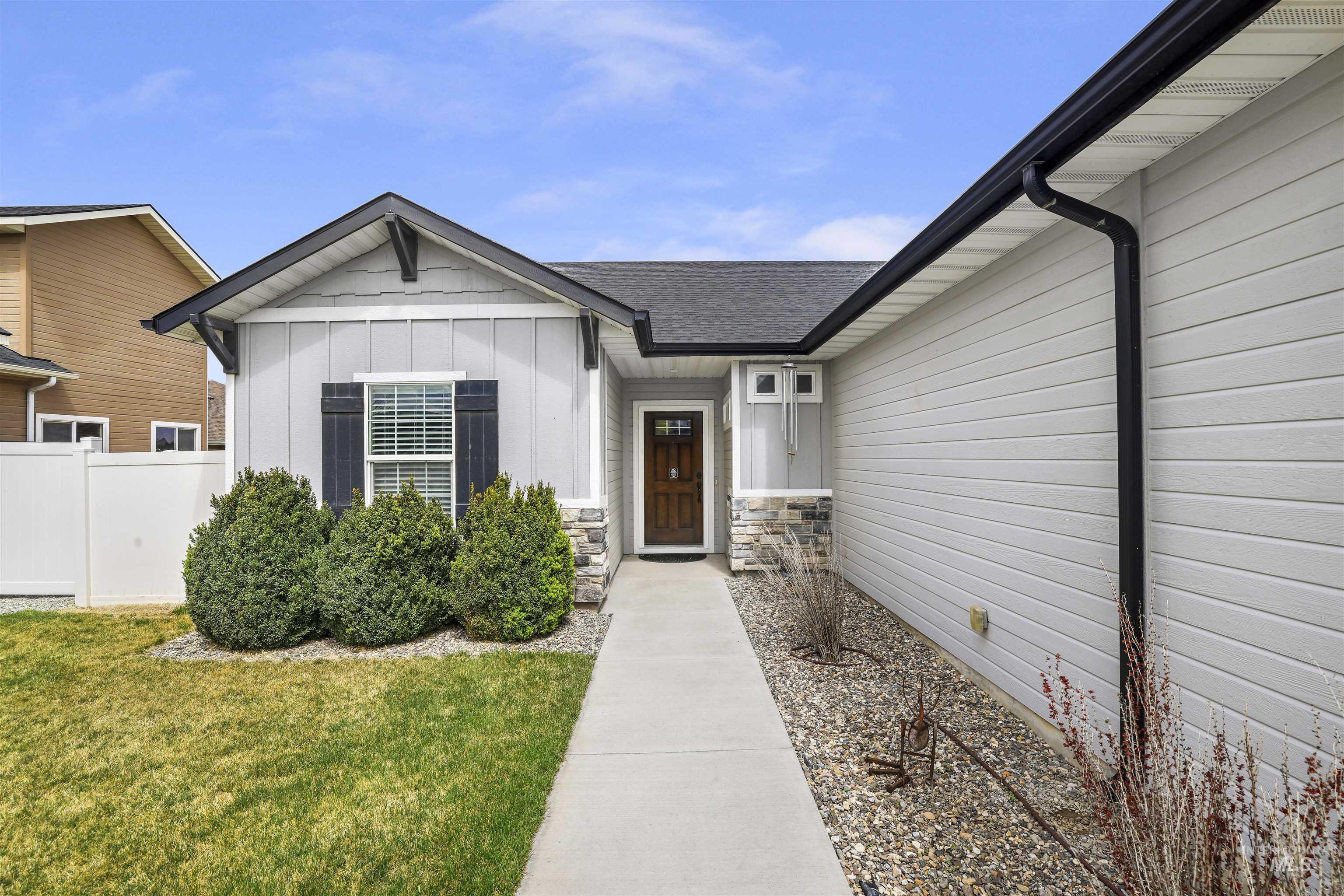 1082 White Birch Ave, Twin Falls, Idaho 83301, 3 Bedrooms, 3 Bathrooms, Residential For Sale, Price $469,000,MLS 98983689