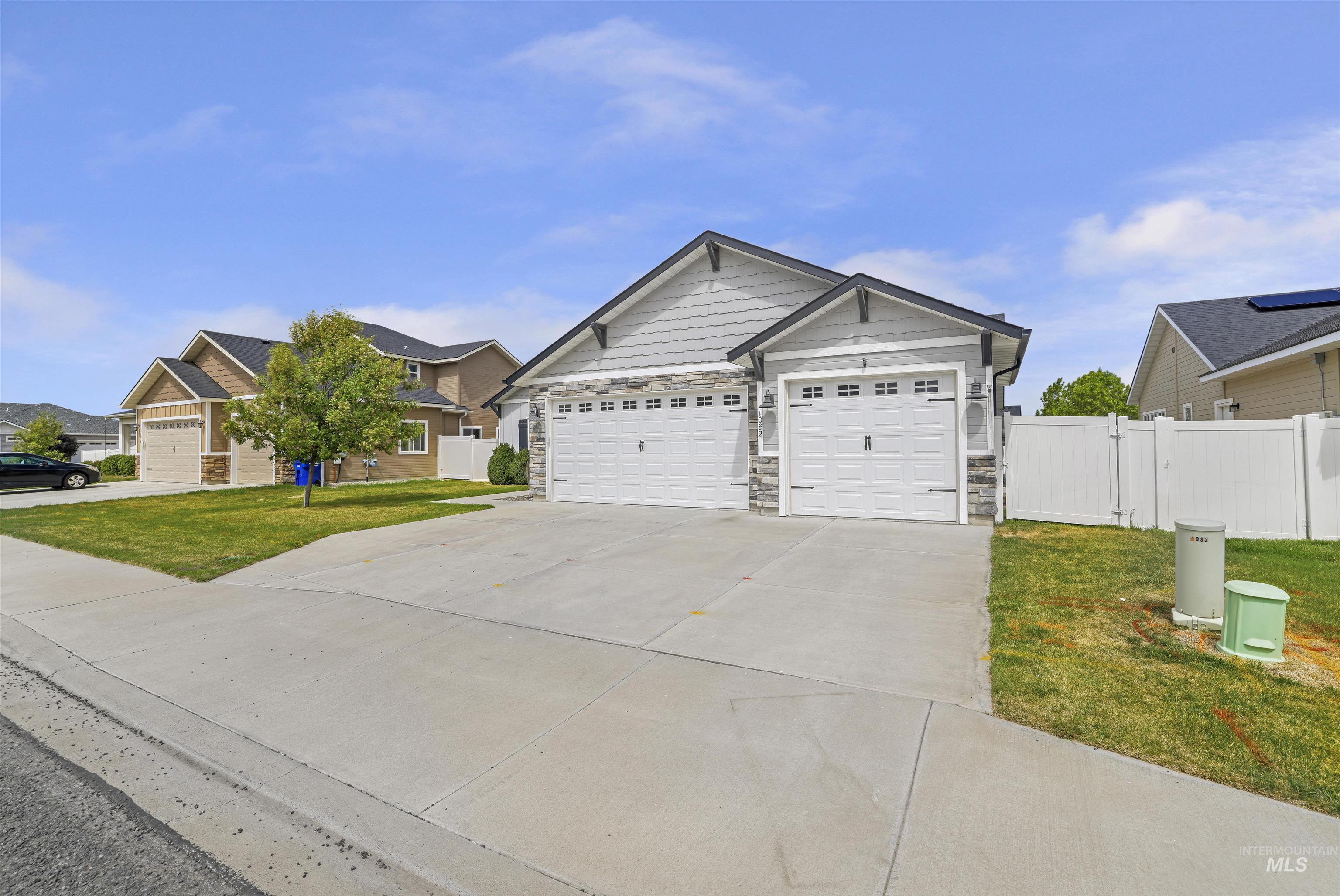 1082 White Birch Ave, Twin Falls, Idaho 83301, 3 Bedrooms, 3 Bathrooms, Residential For Sale, Price $469,000,MLS 98983689