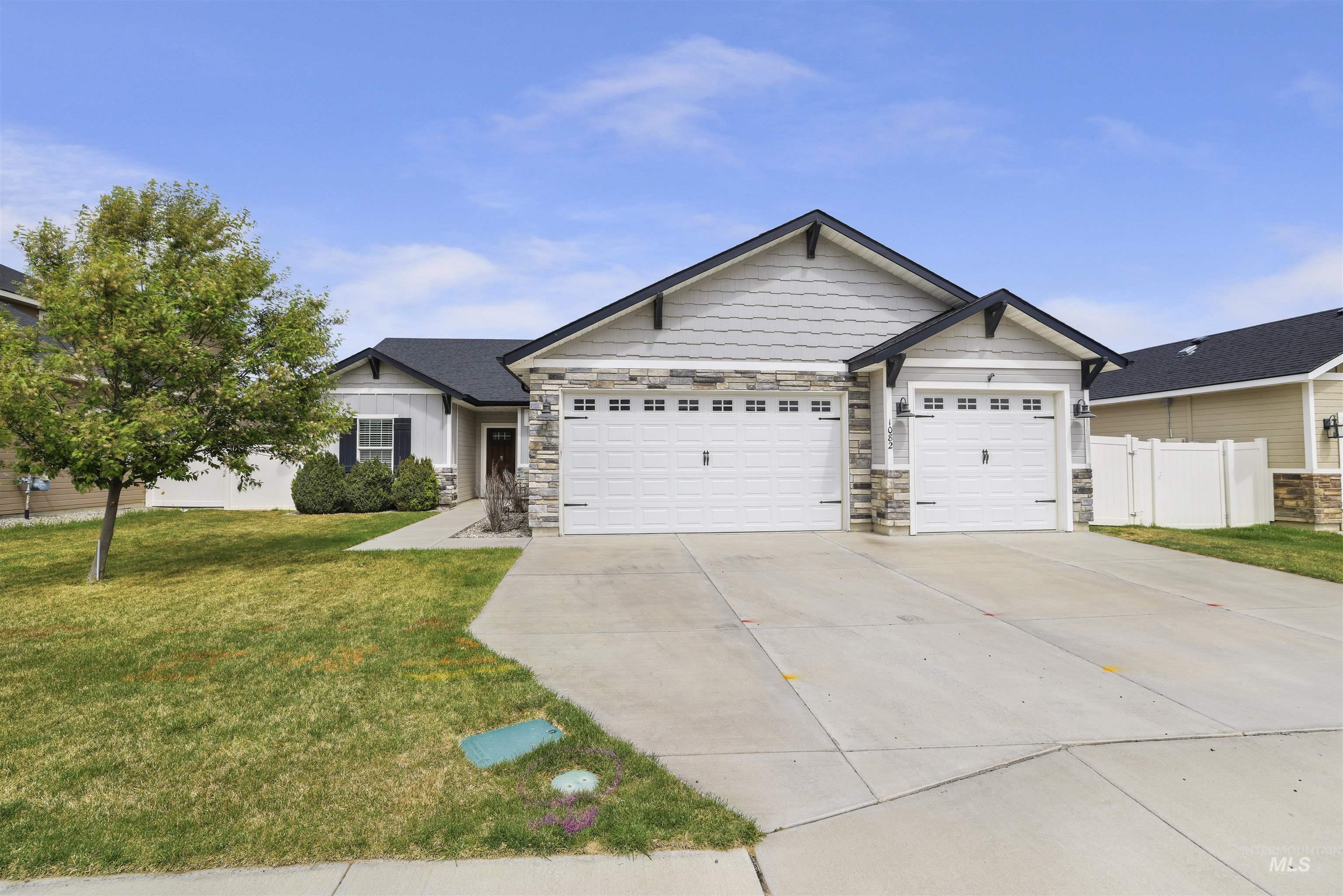 1082 White Birch Ave, Twin Falls, Idaho 83301, 3 Bedrooms, 3 Bathrooms, Residential For Sale, Price $469,000,MLS 98983689