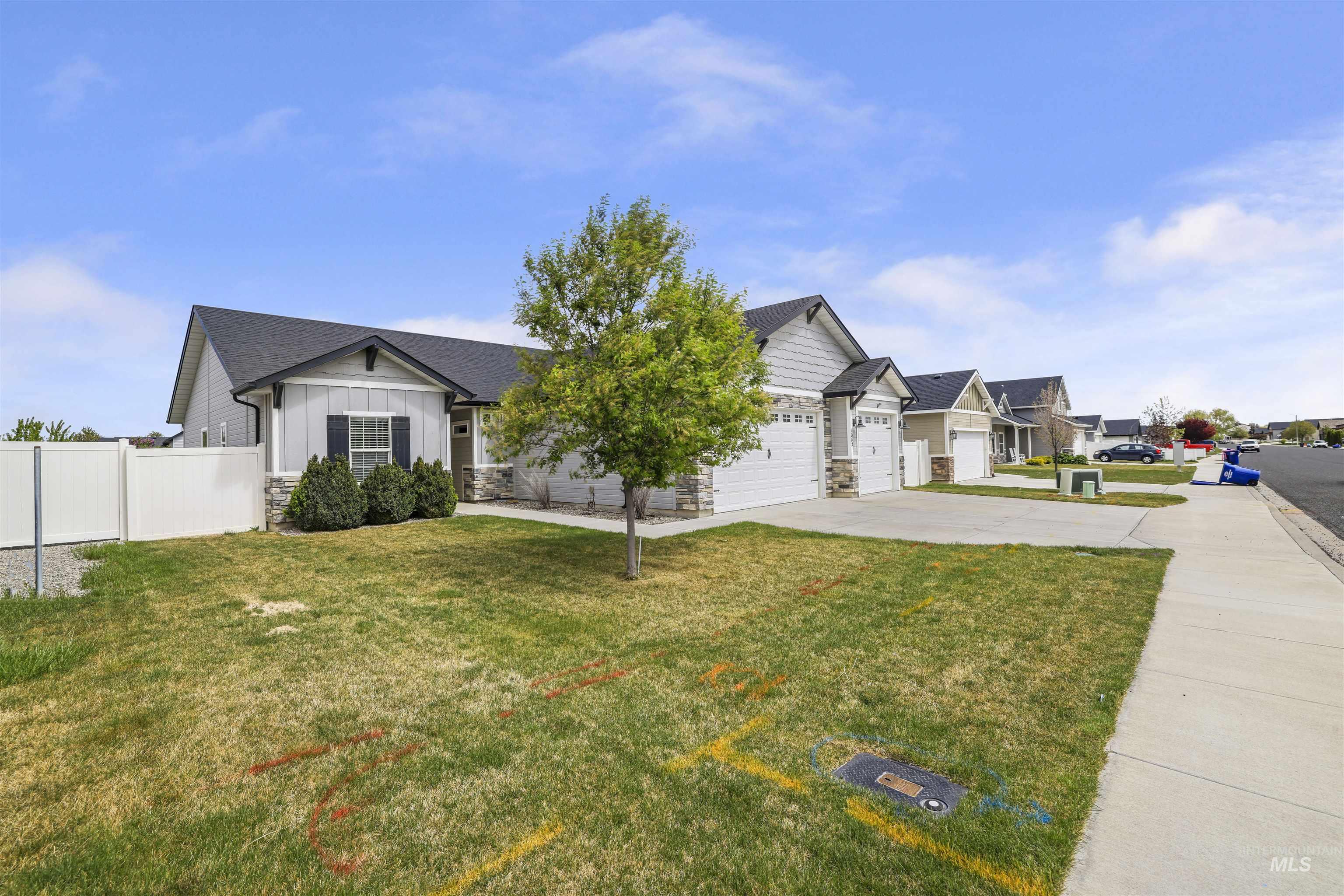 1082 White Birch Ave, Twin Falls, Idaho 83301, 3 Bedrooms, 3 Bathrooms, Residential For Sale, Price $469,000,MLS 98983689