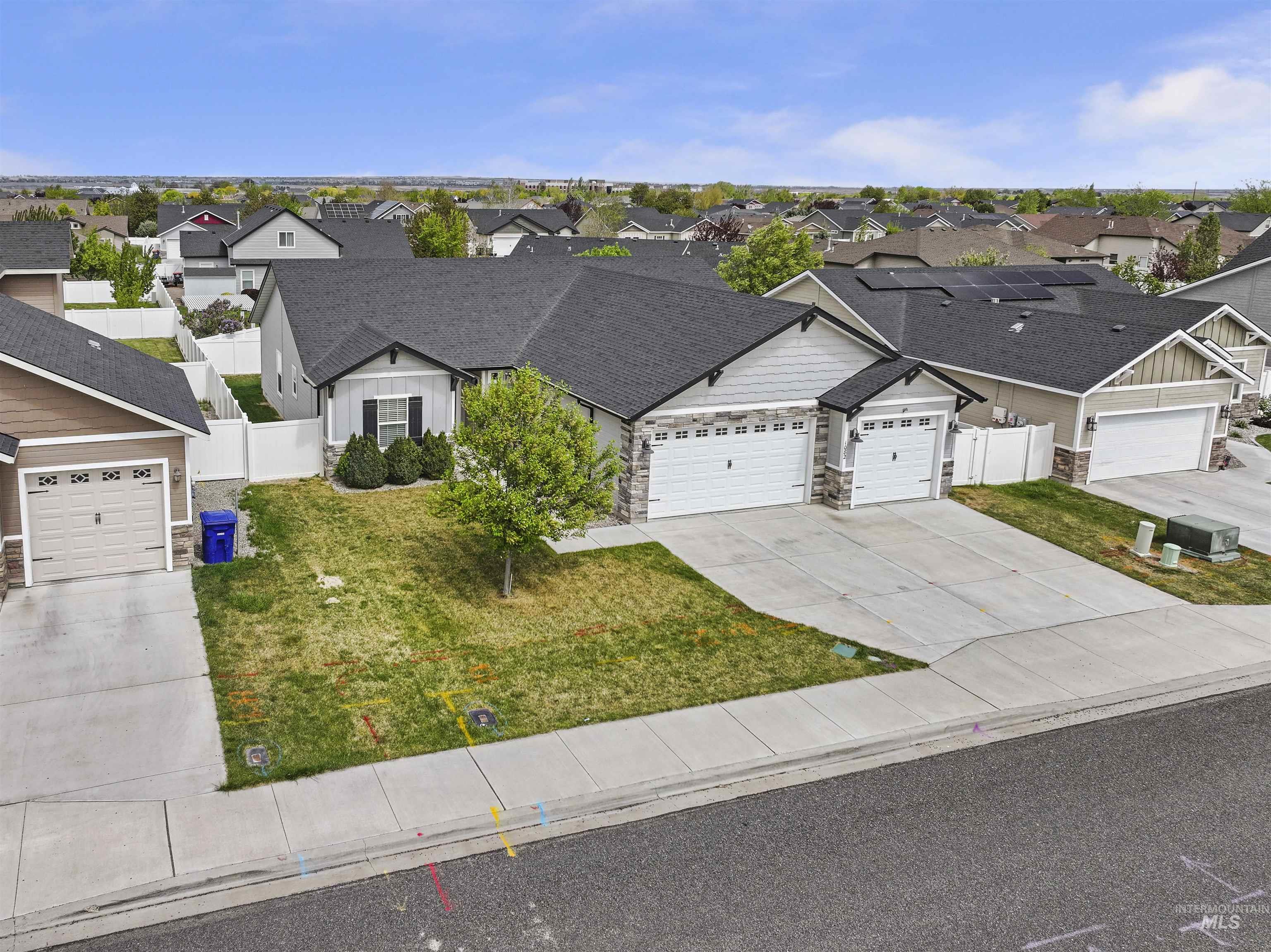1082 White Birch Ave, Twin Falls, Idaho 83301, 3 Bedrooms, 3 Bathrooms, Residential For Sale, Price $469,000,MLS 98983689