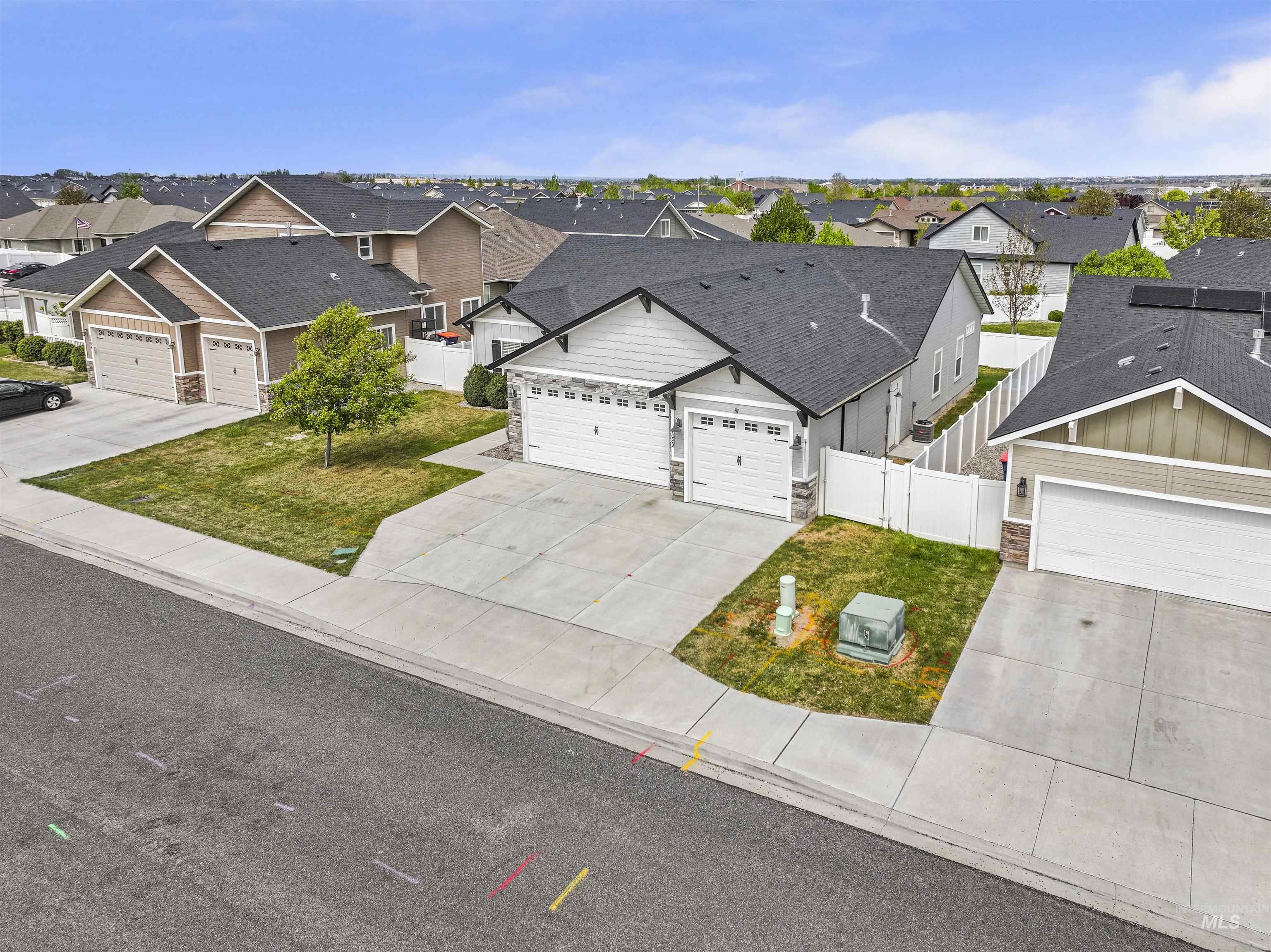 1082 White Birch Ave, Twin Falls, Idaho 83301, 3 Bedrooms, 3 Bathrooms, Residential For Sale, Price $469,000,MLS 98983689